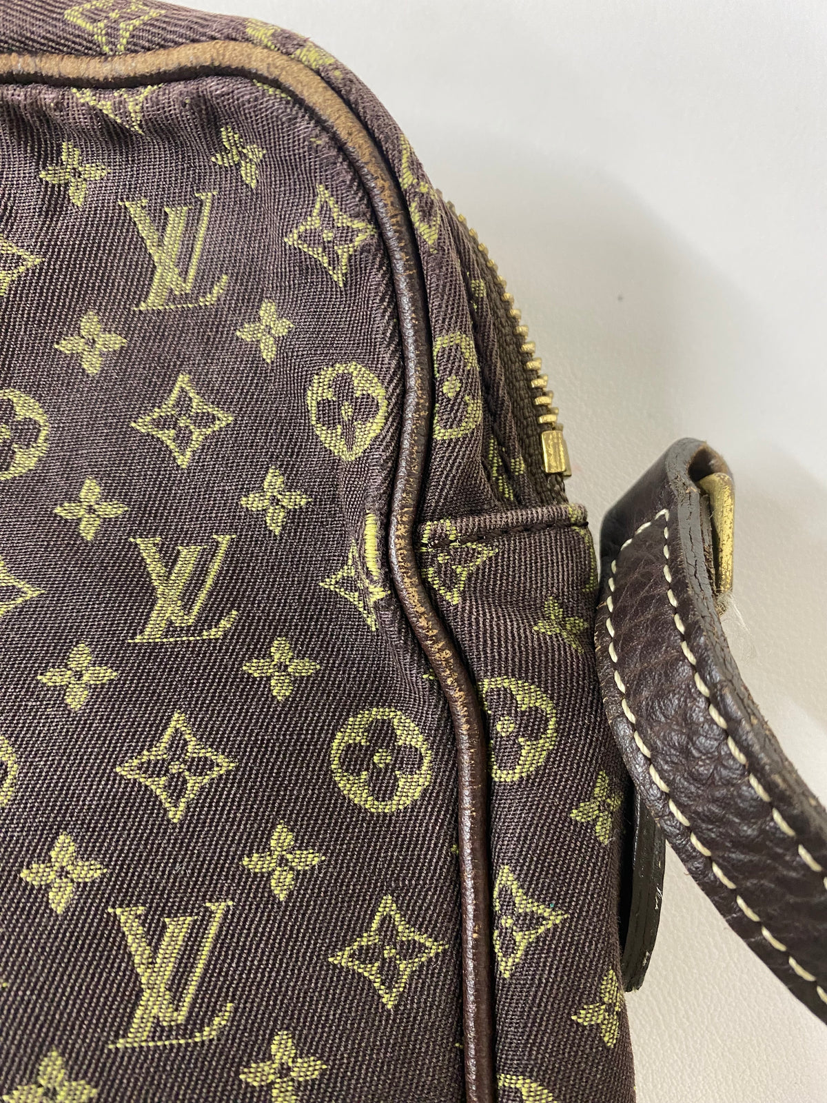 Louis Vuitton Brown Shoulder Bags A-16798