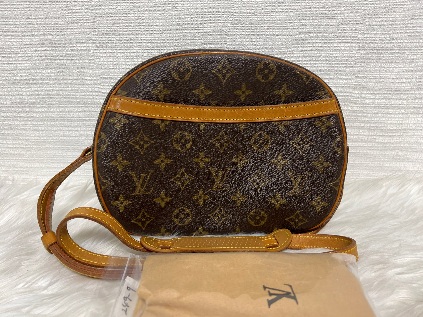 Louis Vuitton Brown A-14389