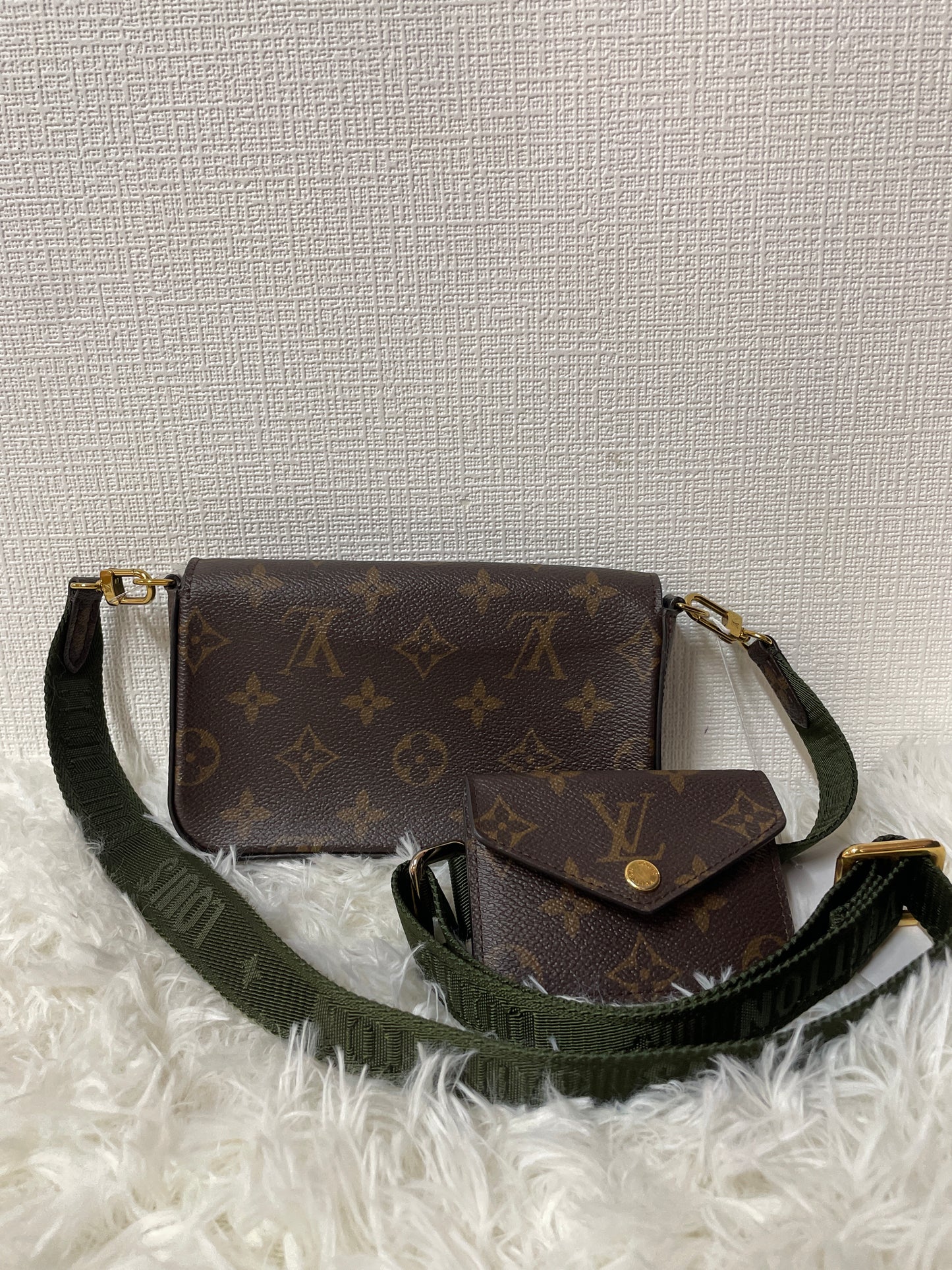 Louis Vuitton Brown Shoulder Bags A-14425