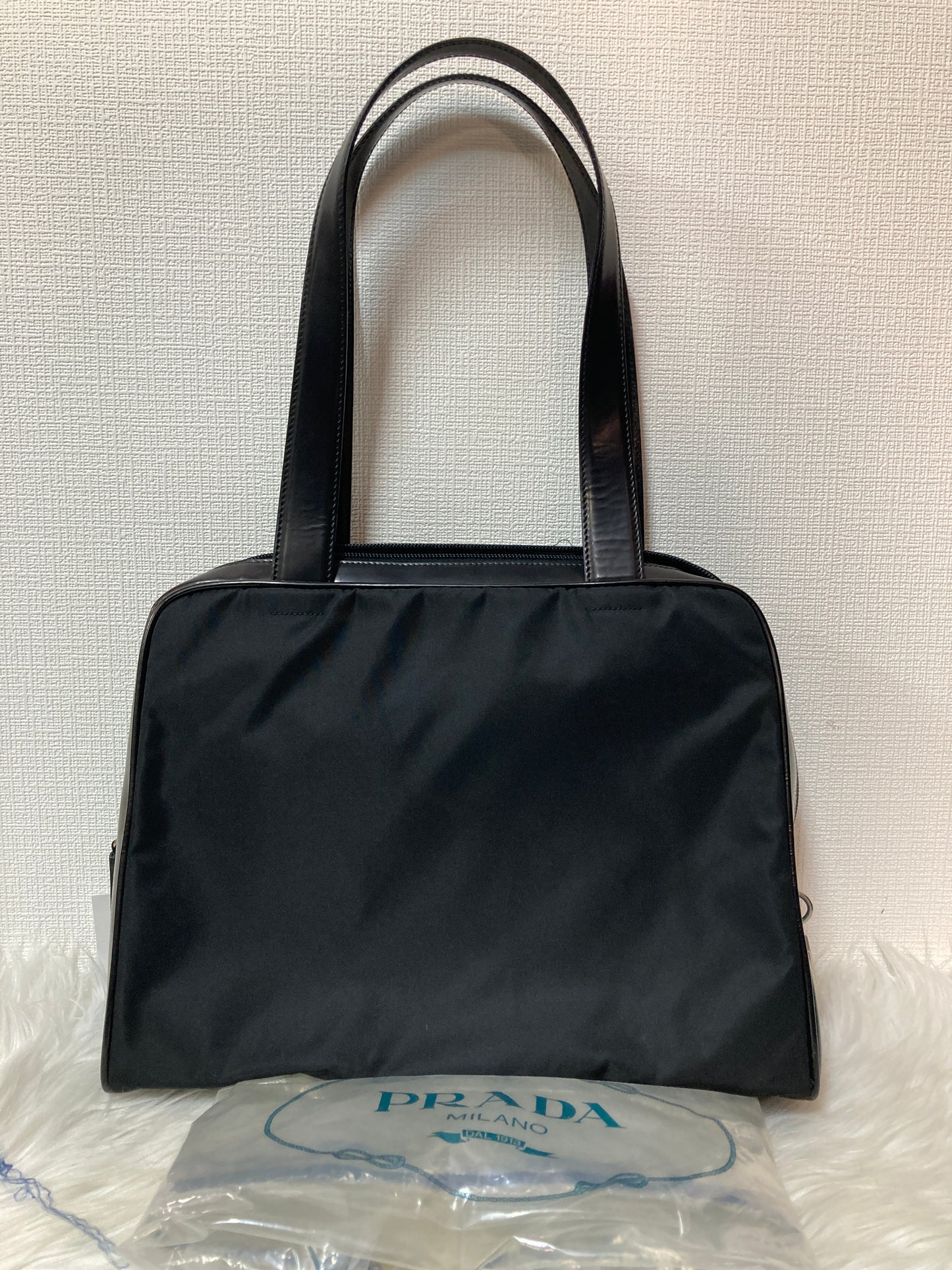 Prada Black Shoulder Bags A-14614