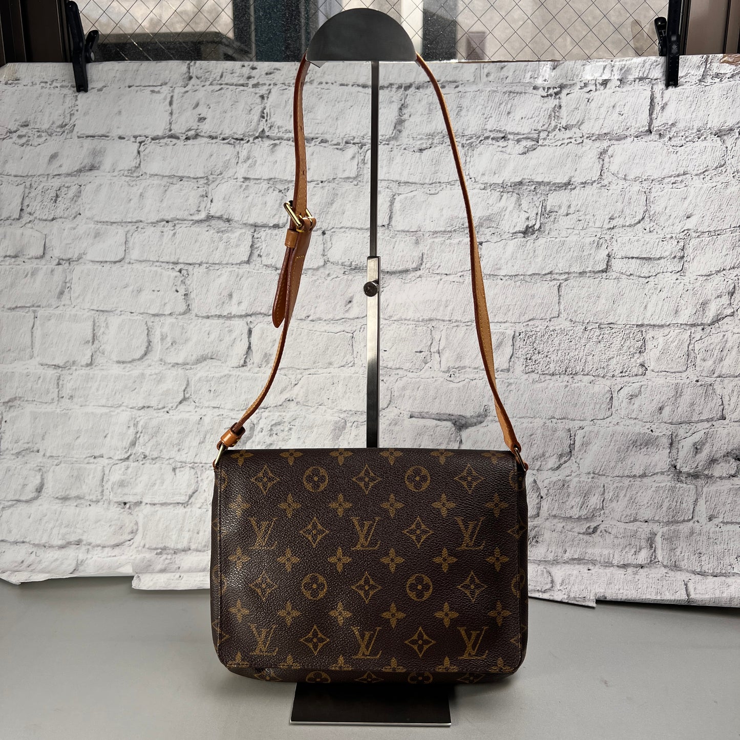 Louis Vuitton Brown Shoulder Bags A-15067