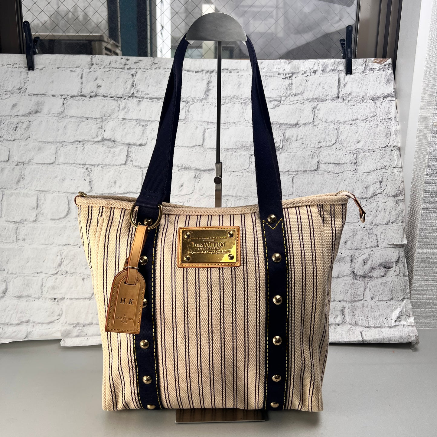 Louis Vuitton Beige Shoulder Bags A-15081
