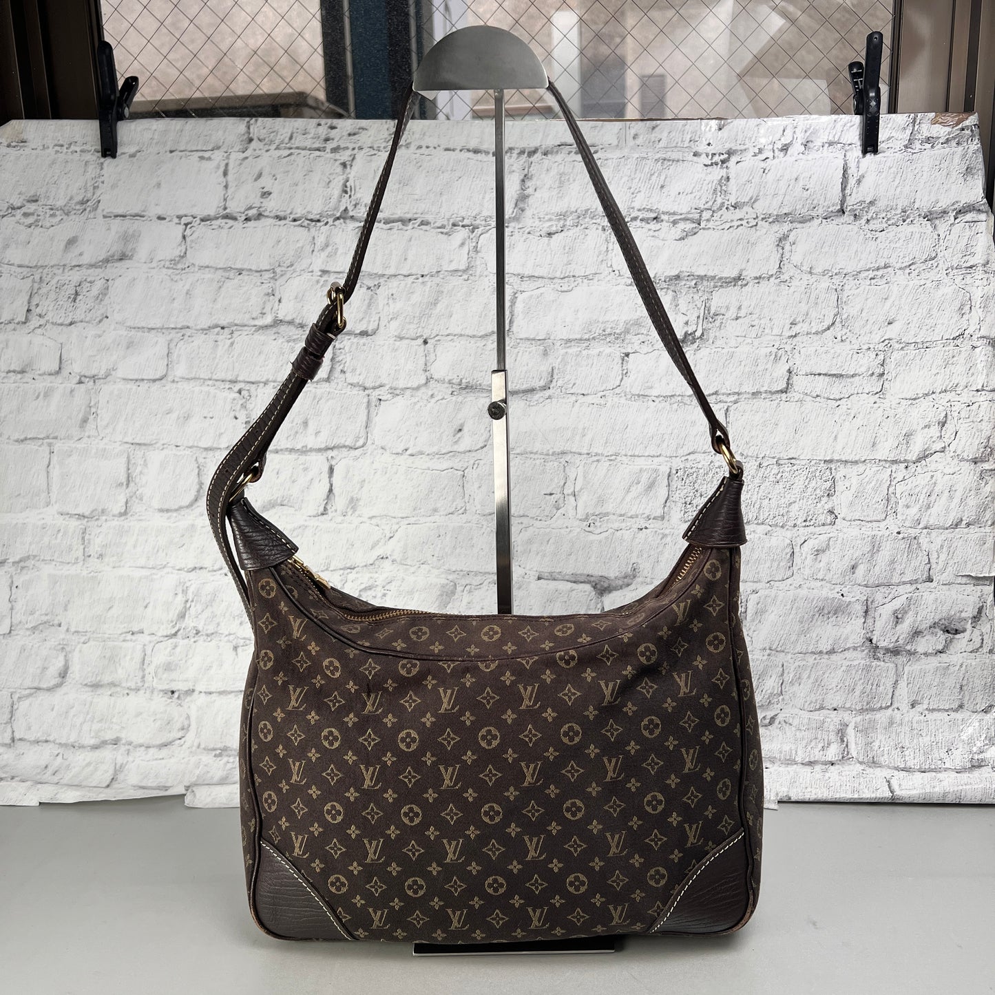 Louis Vuitton Brown Shoulder Bags A-15196