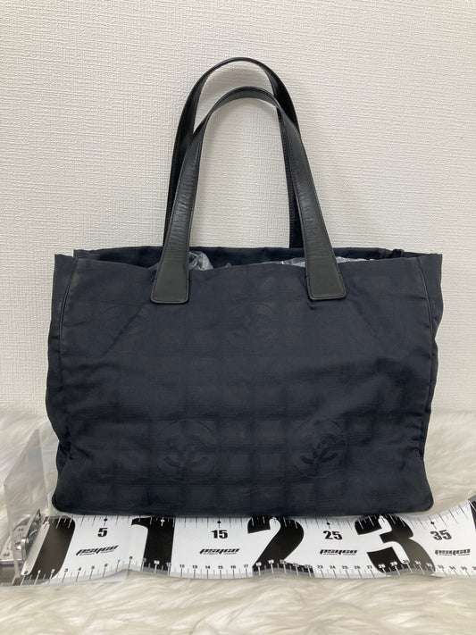Chanel Black Tote Bags A-15369
