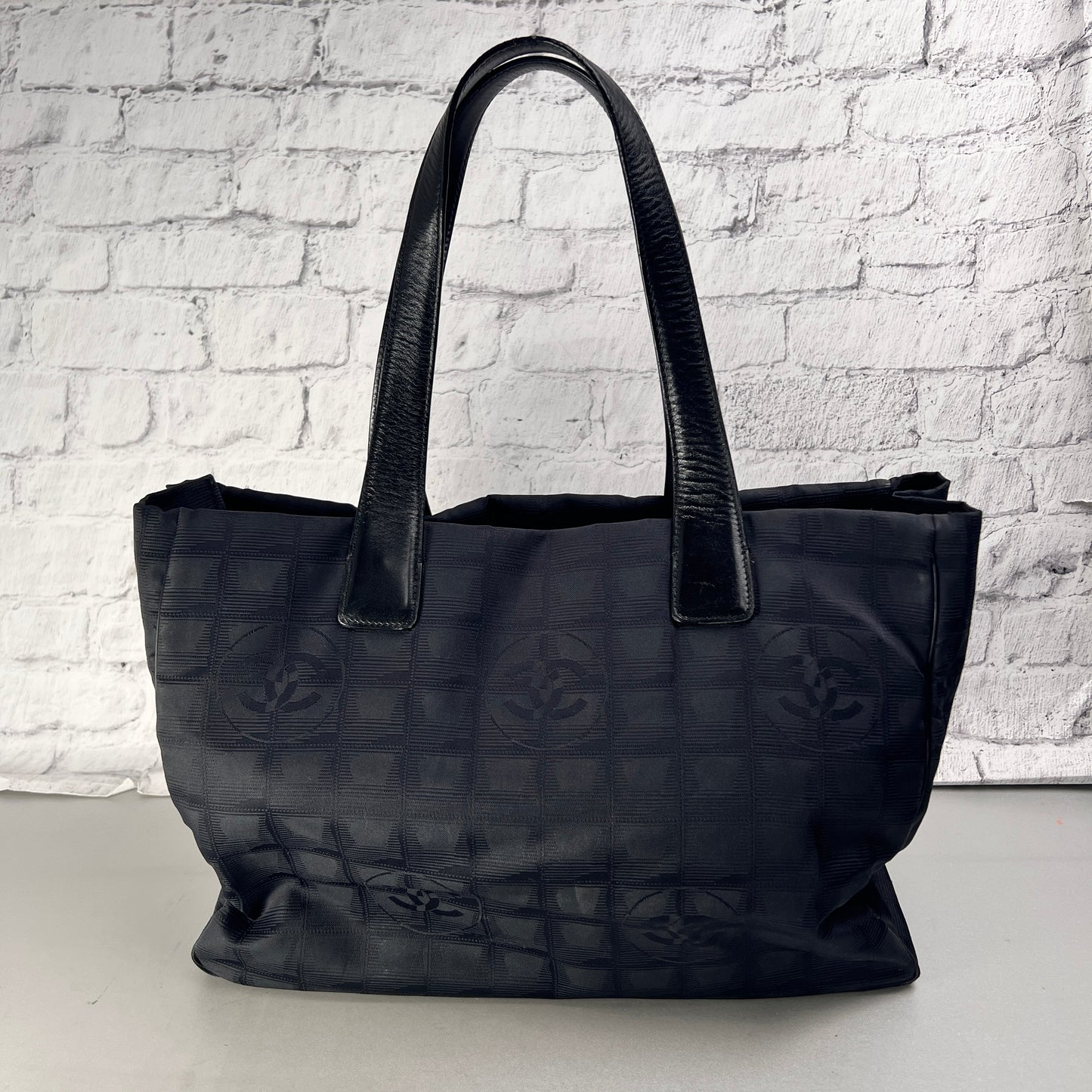 Chanel Black Tote Bags A-15369