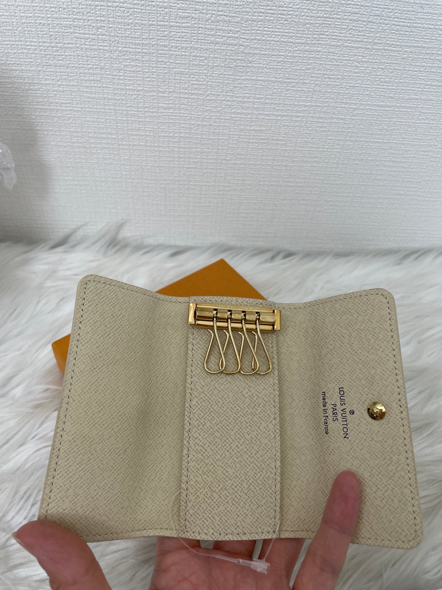Louis Vuitton White Small goods A-15558