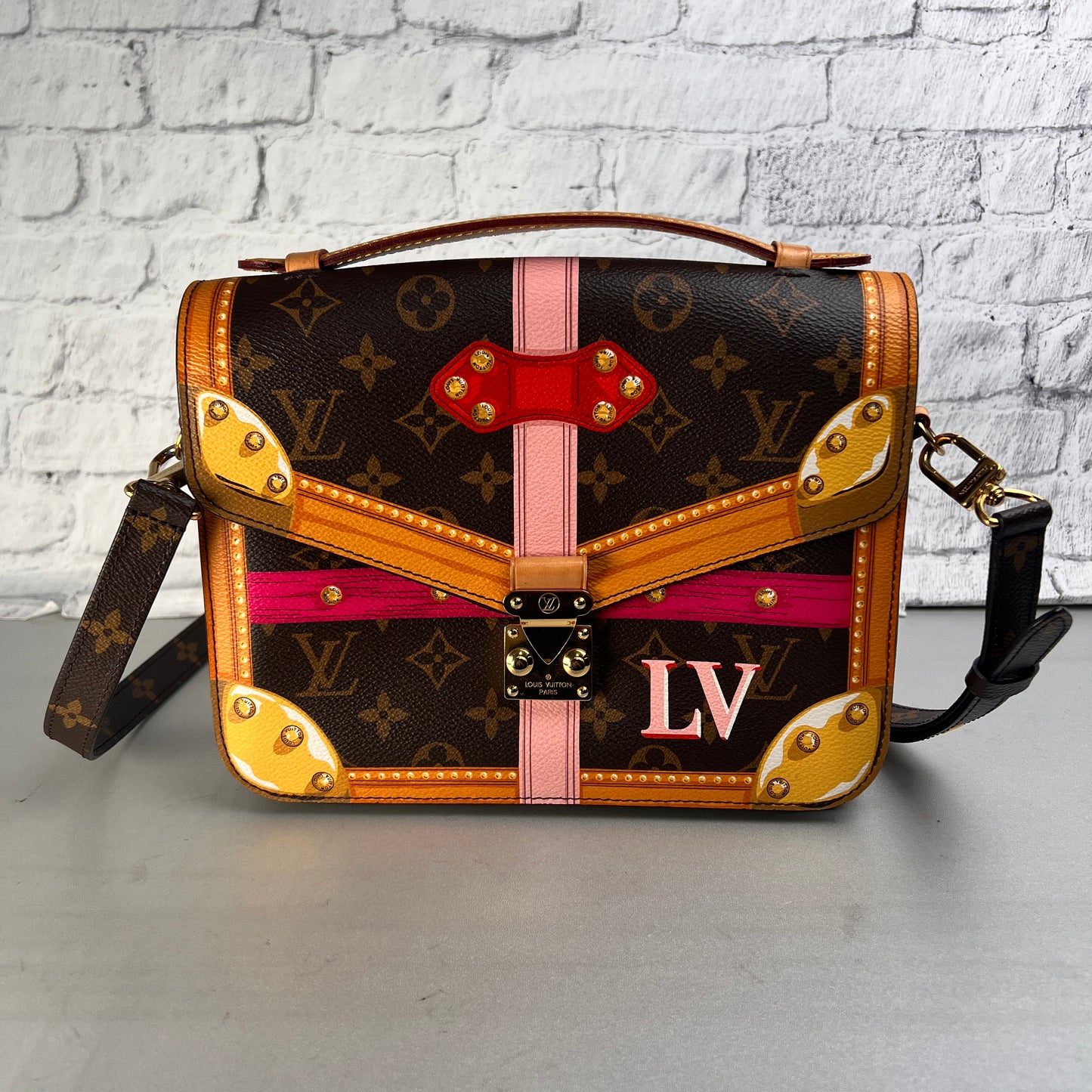 Louis Vuitton Brown Handle Bags A-15619