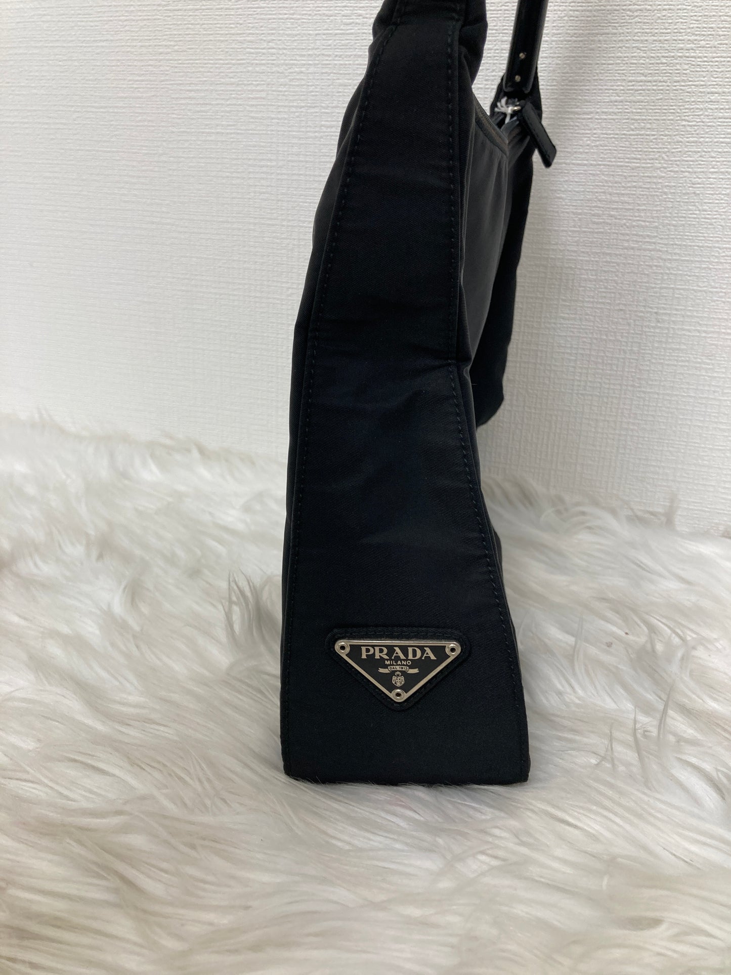 Prada Black Handle Bags A-15643