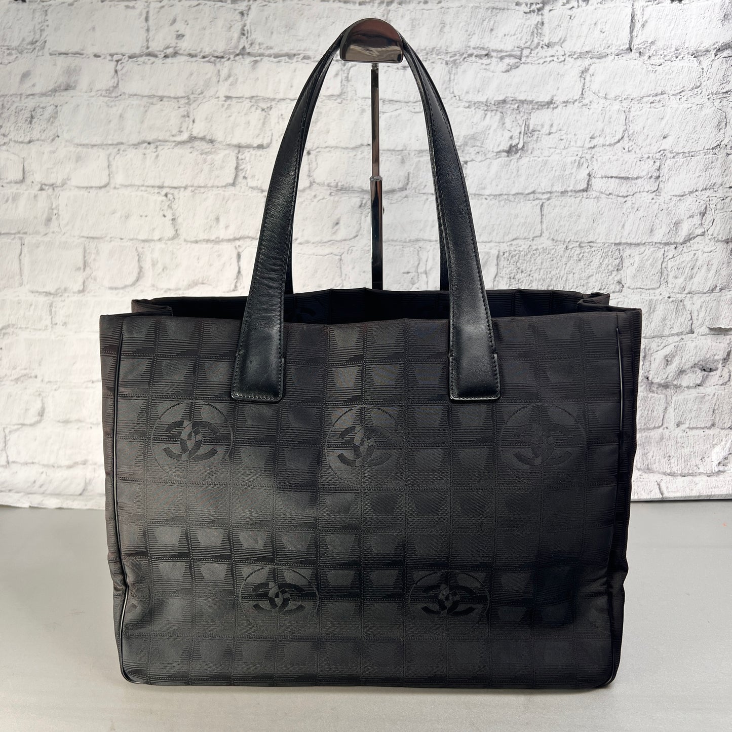Chanel Black Tote Bags A-15838