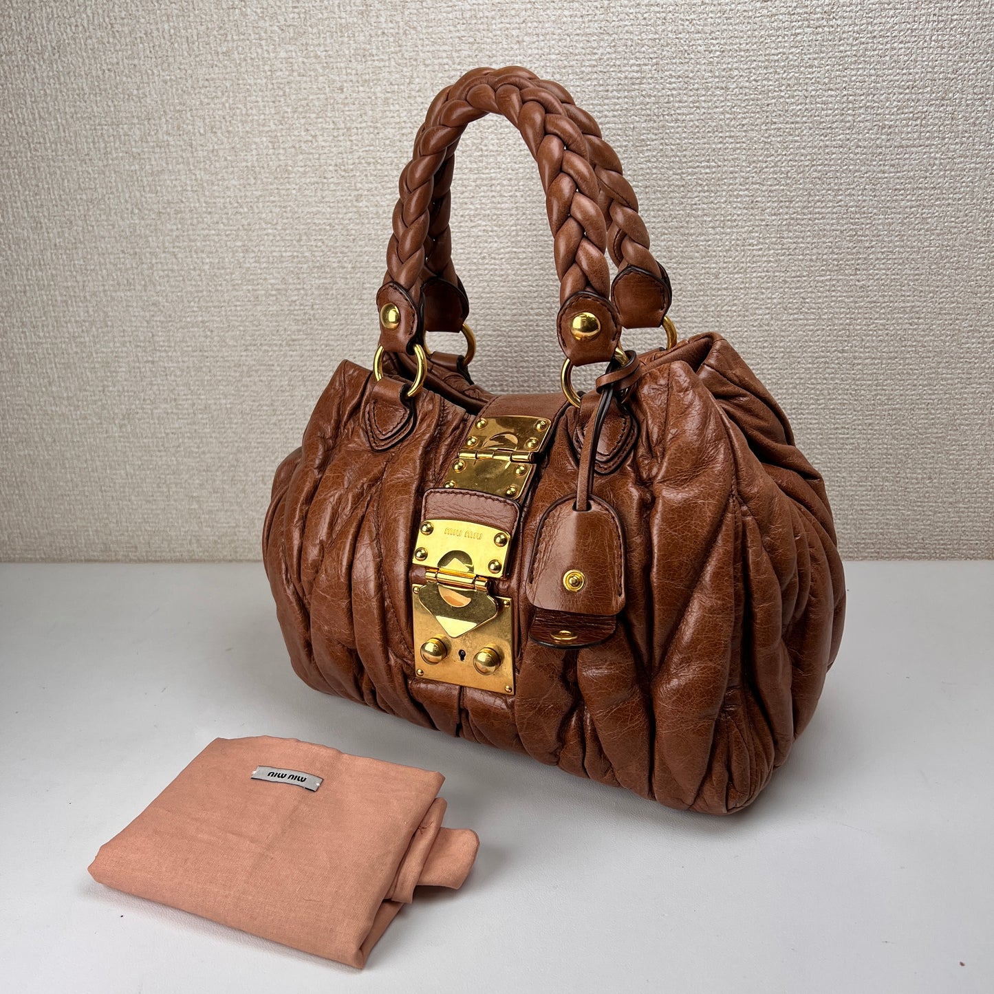 Miu Miu Brown Handle Bags A-15867