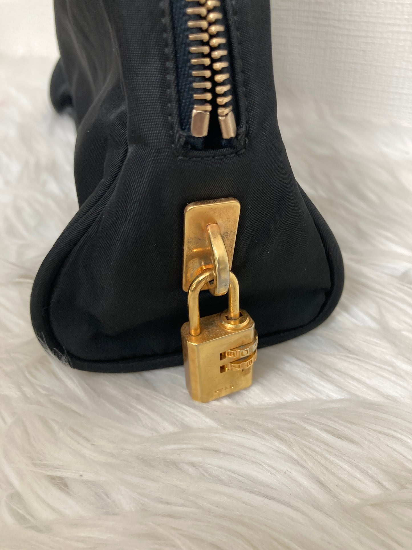 Prada Black Handle Bags A-15910