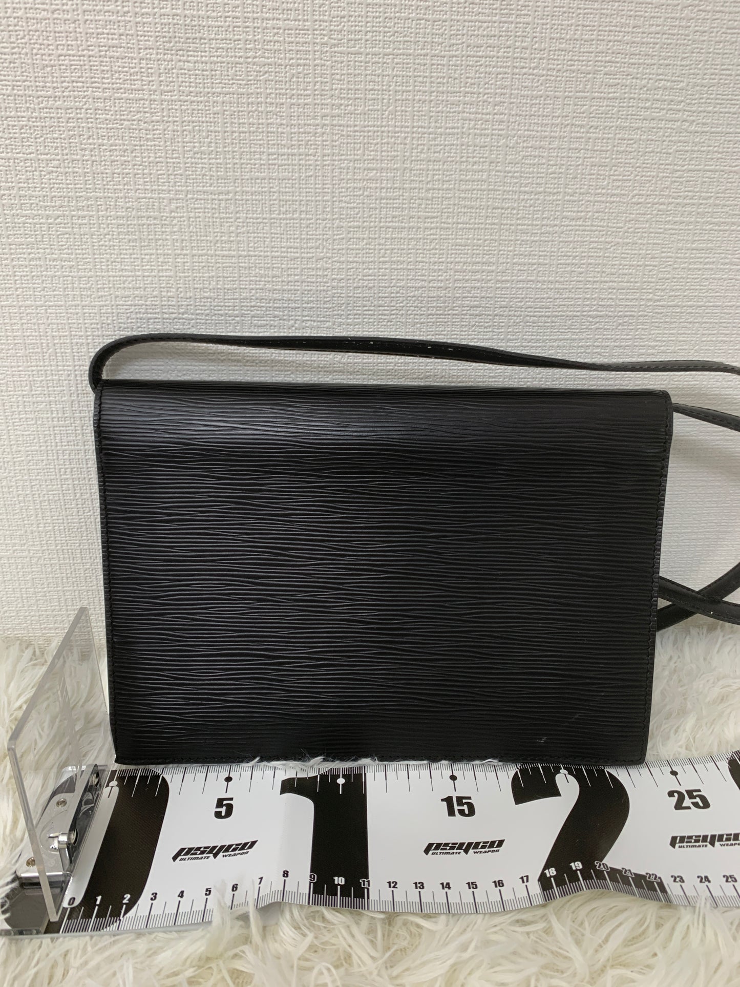 Louis Vuitton Black Shoulder Bags A-15957