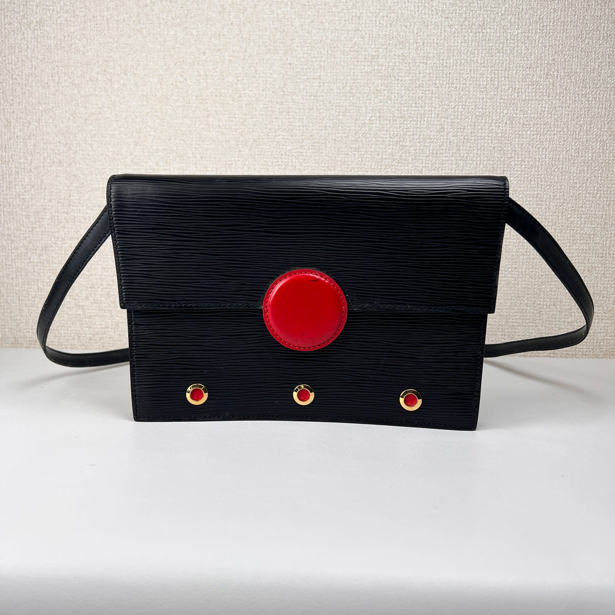 Louis Vuitton Black Shoulder Bags A-15957