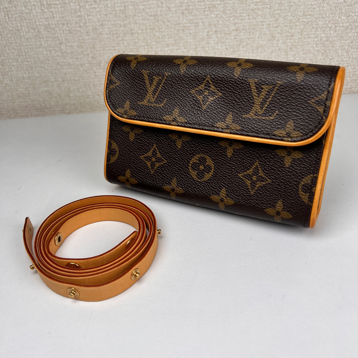 Louis Vuitton Brown Pouches A-16002