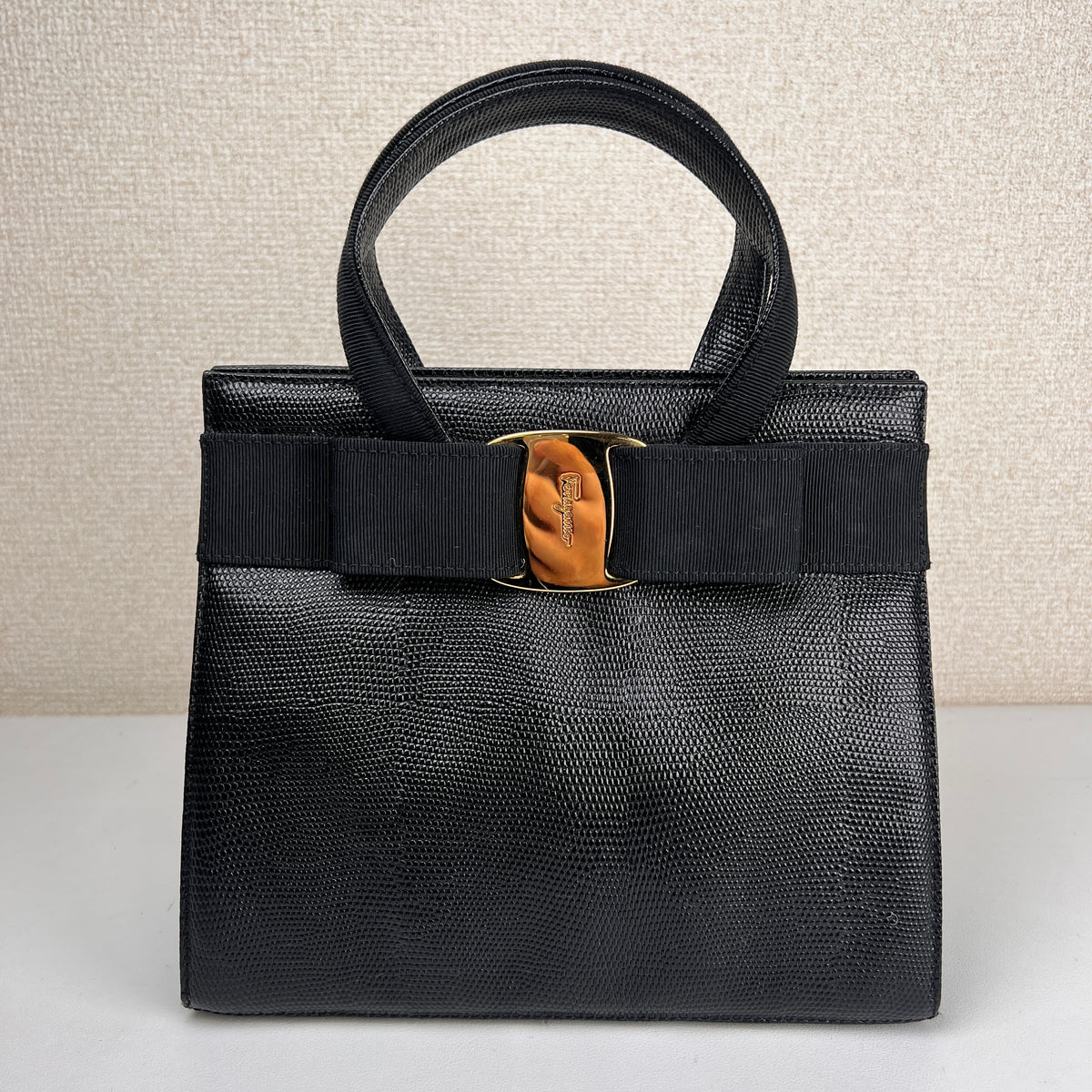 Ferragamo Black Handle Bags A-16003