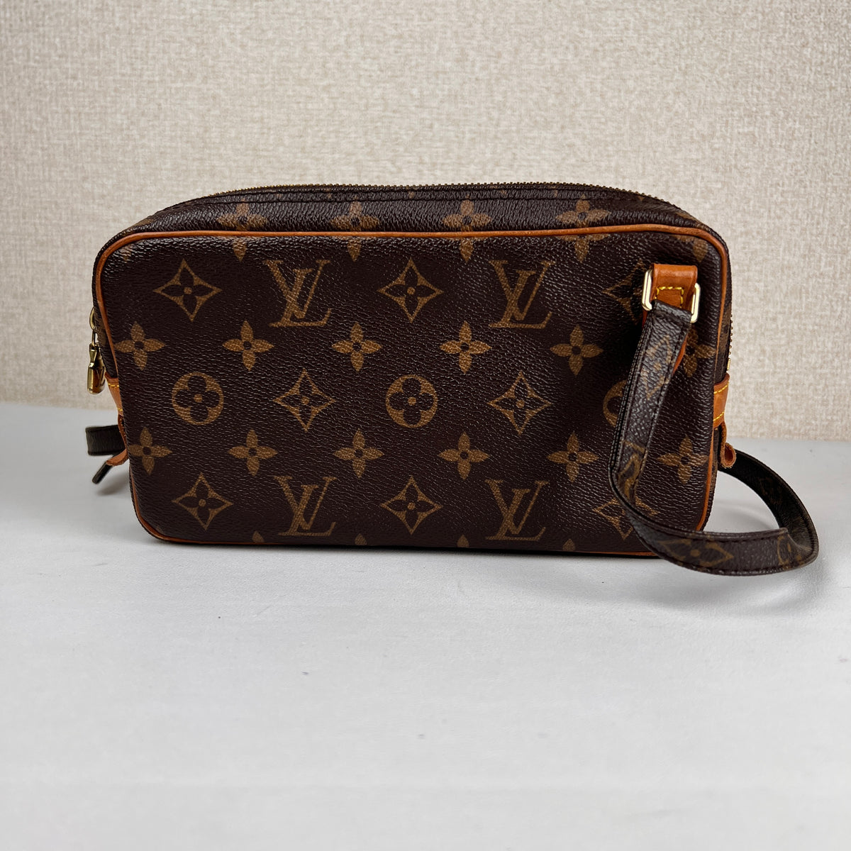Louis Vuitton Brown Shoulder Bags A-16064