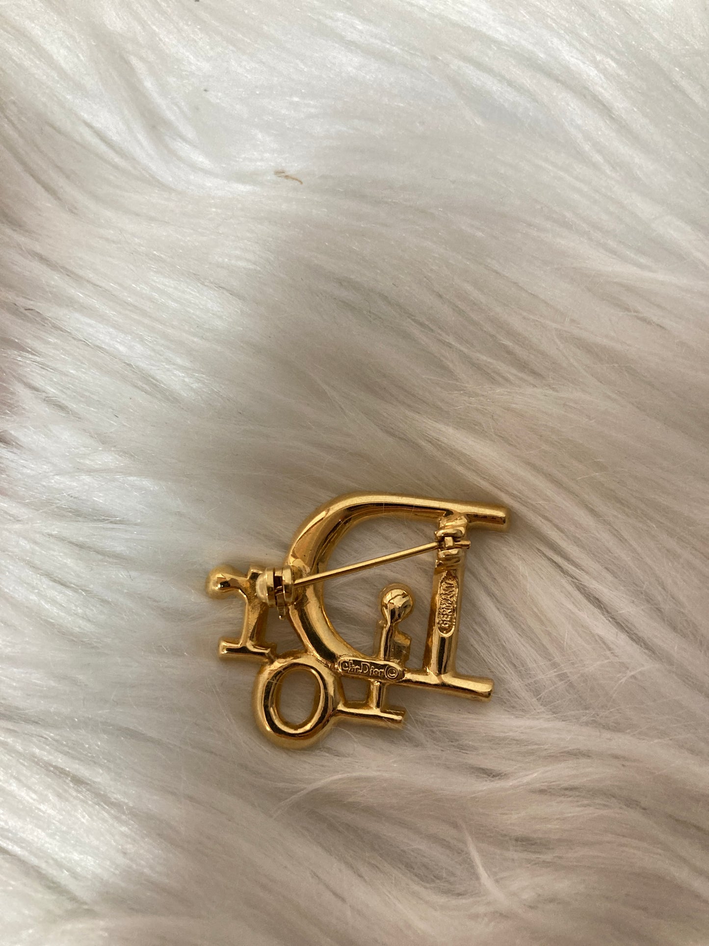 Dior Gold Brooches A-16129