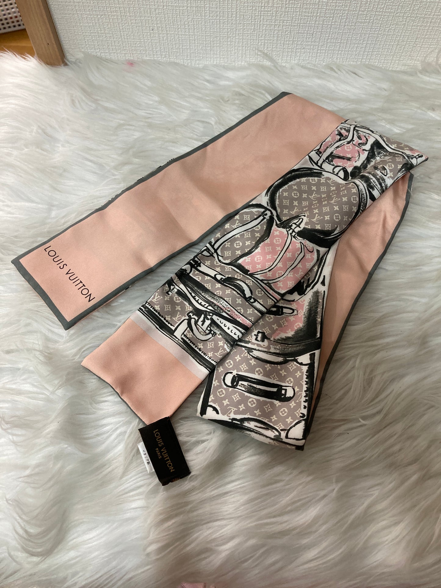 Louis Vuitton Pink Scarves A-16234