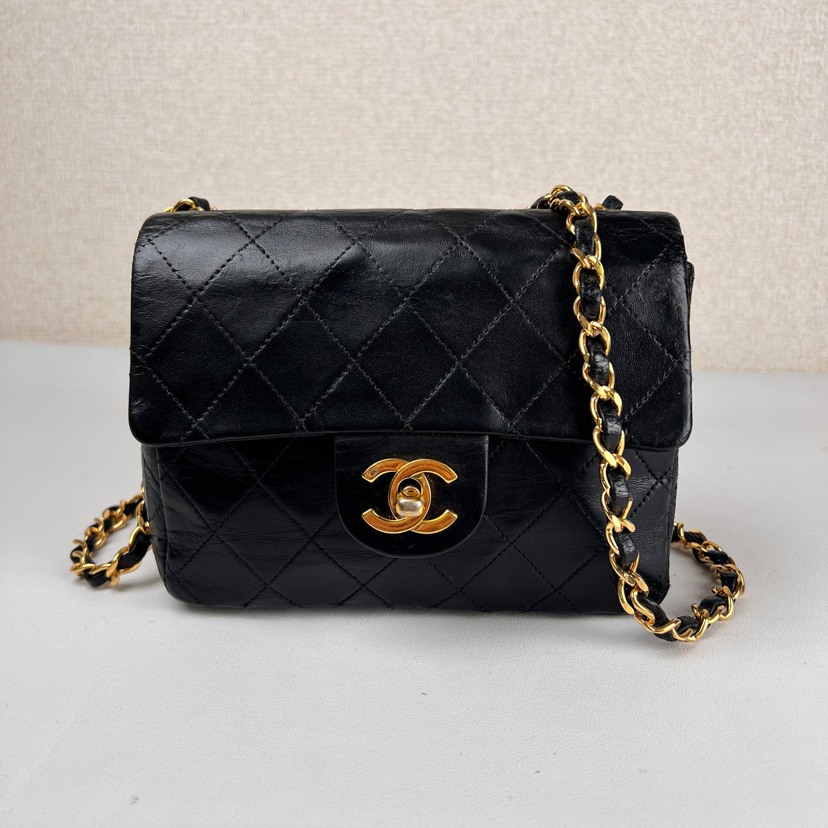 Chanel Black Shoulder Bags A-16247