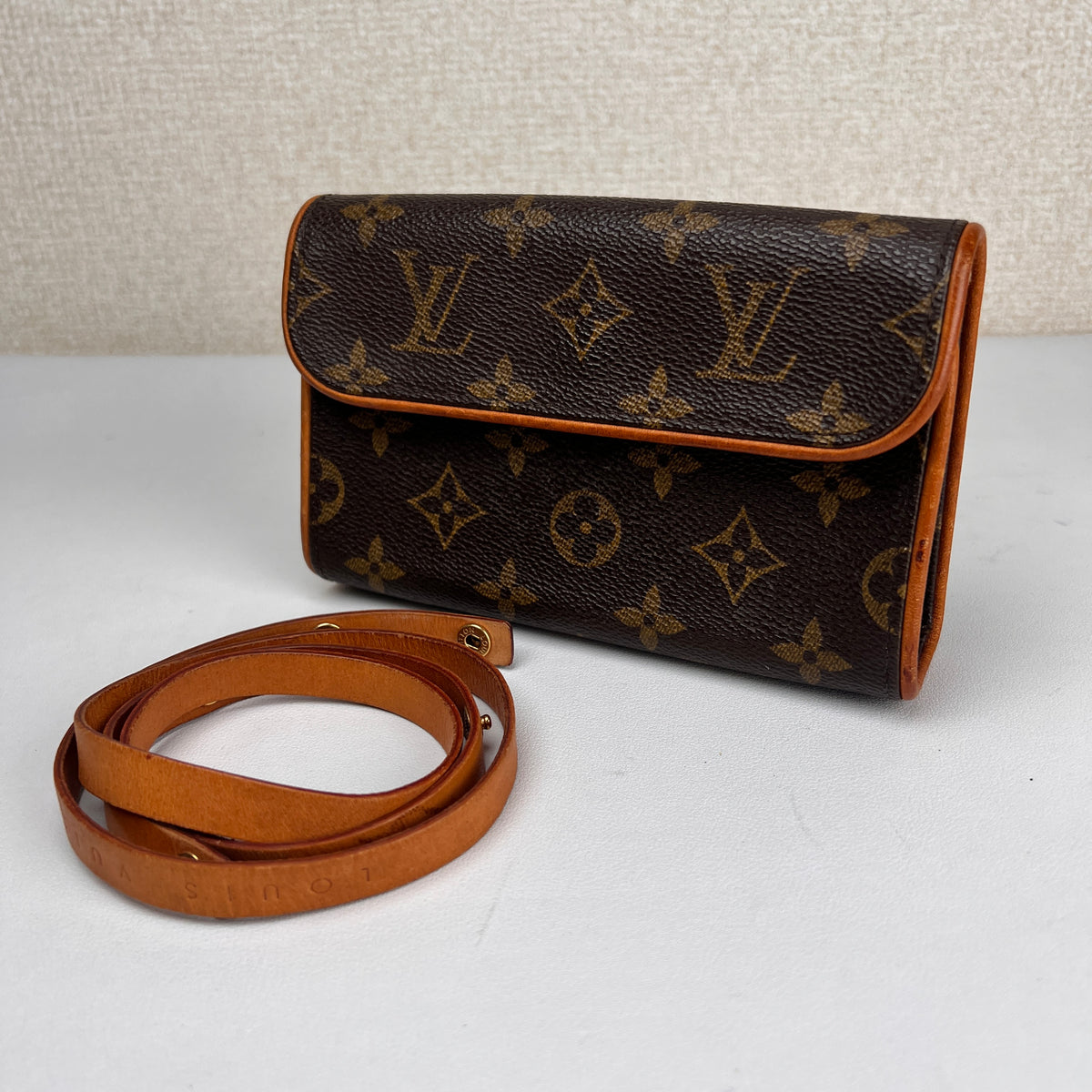 Louis Vuitton Brown Shoulder Bags A-16289