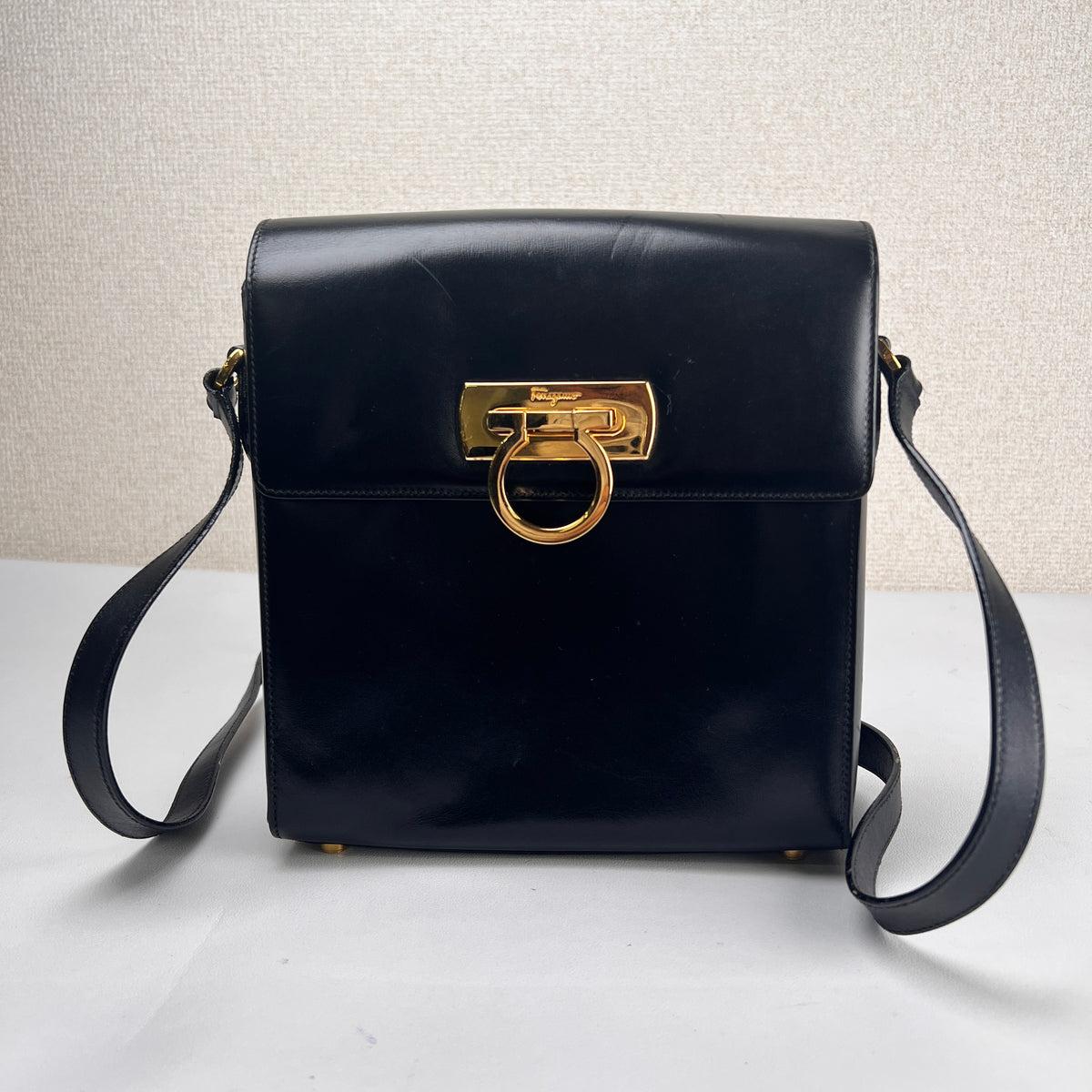 Ferragamo Black Shoulder Bags A-16290