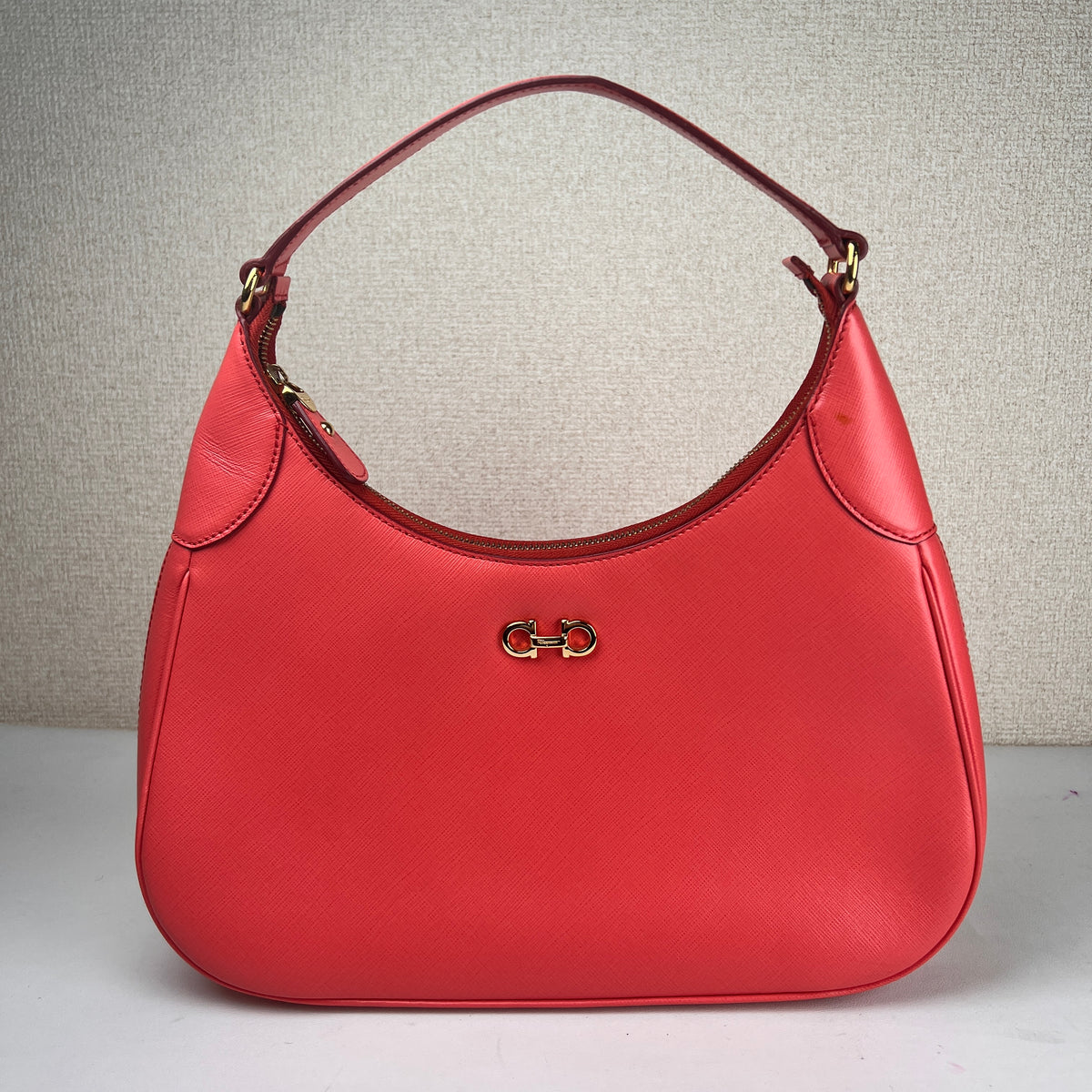 Ferragamo Red Shoulder Bags A-16300
