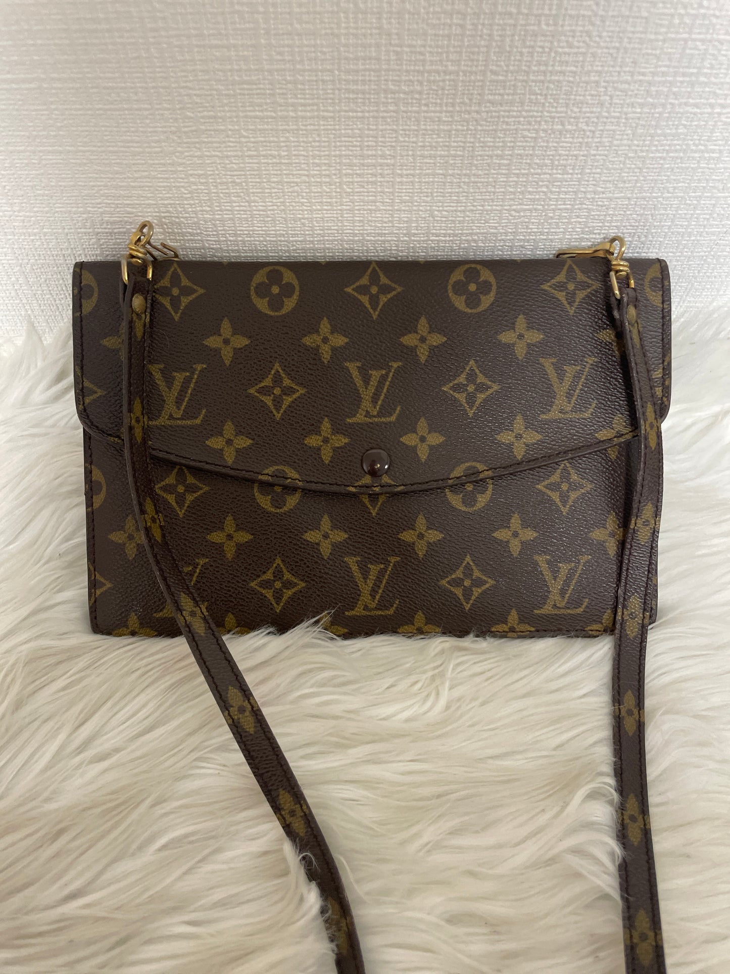 Louis Vuitton Multicolor Shoulder Bags A-16350