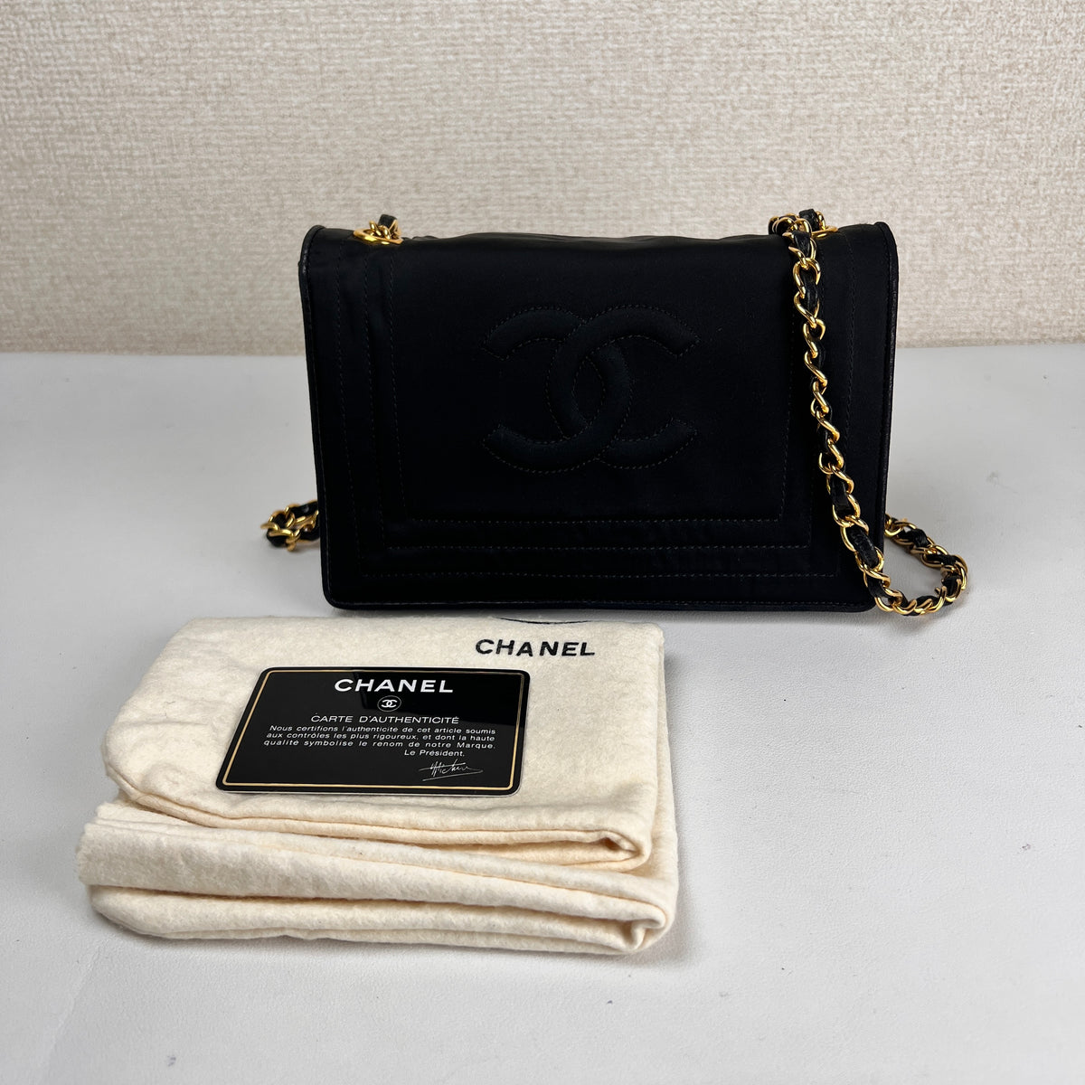 Chanel Black Shoulder Bags A-16362