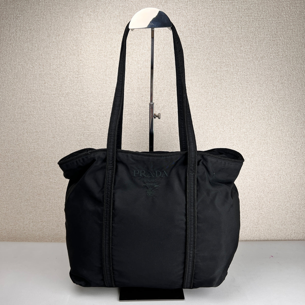 Prada Black Tote Bags A-16366