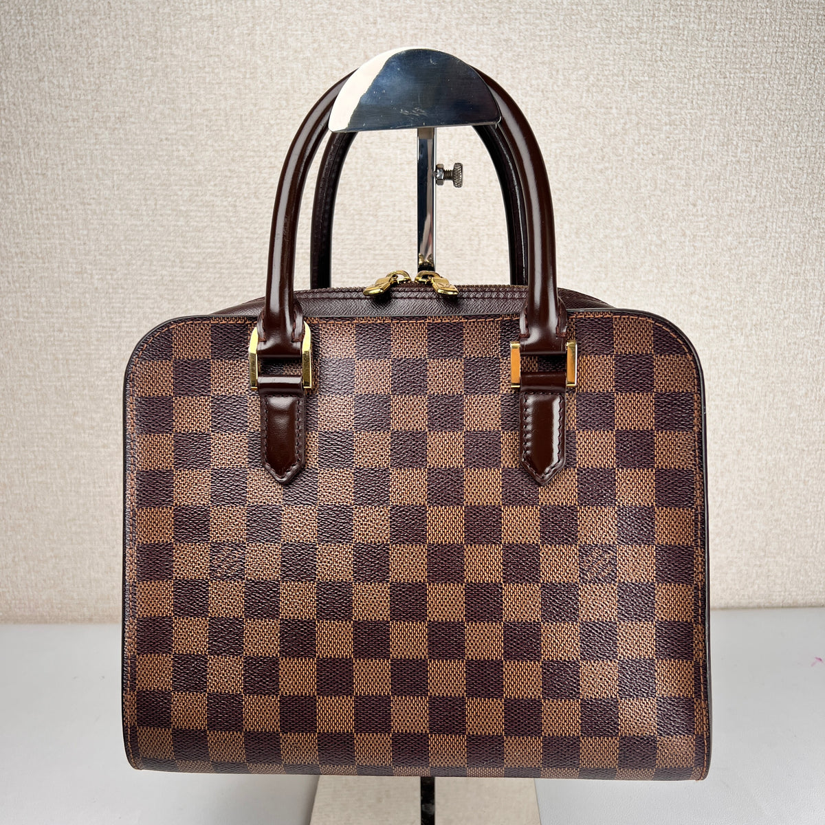 Louis Vuitton Brown Shoulder Bags A-16425