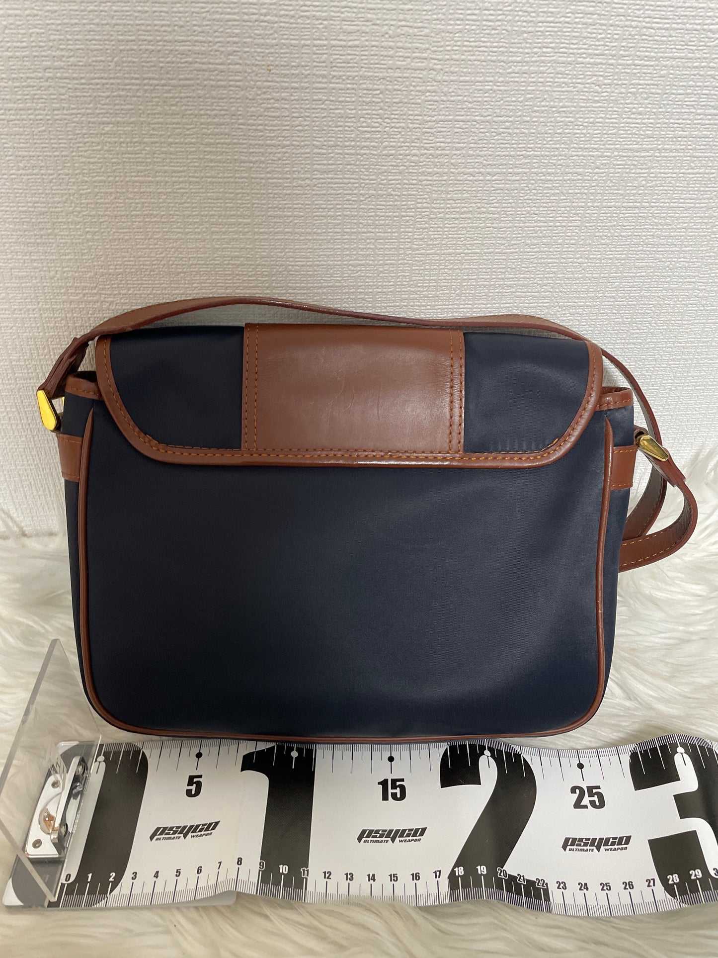 Saint Laurent Black Shoulder Bags A-16504