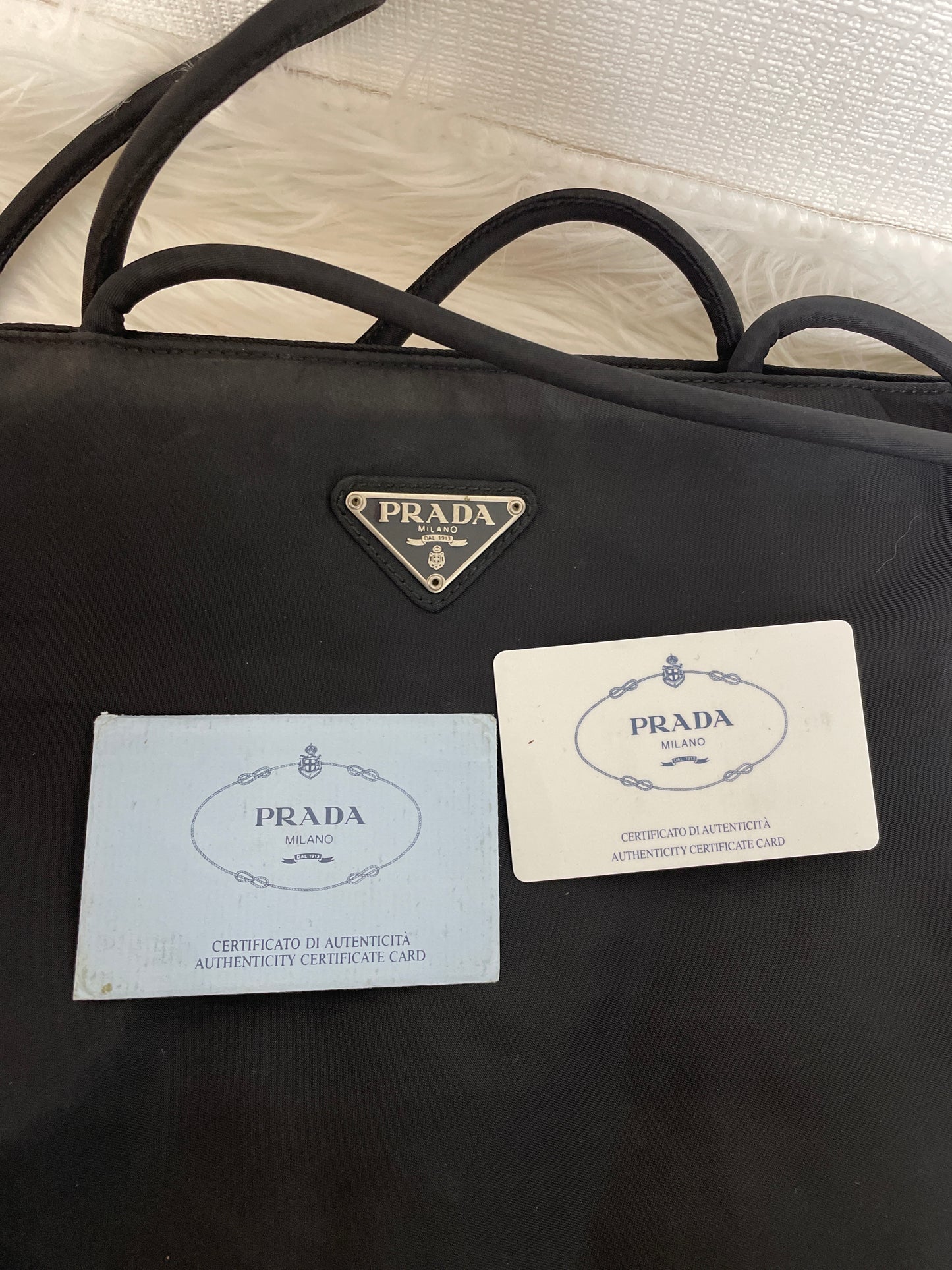 Prada Black Tote Bags A-16511