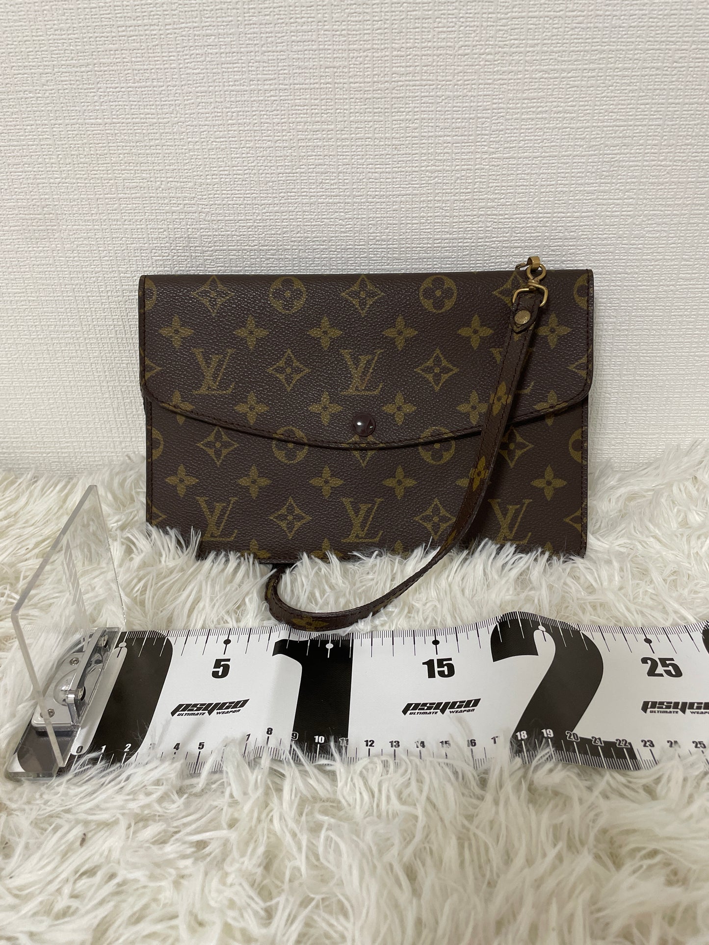 Louis Vuitton Brown Shoulder Bags A-16533