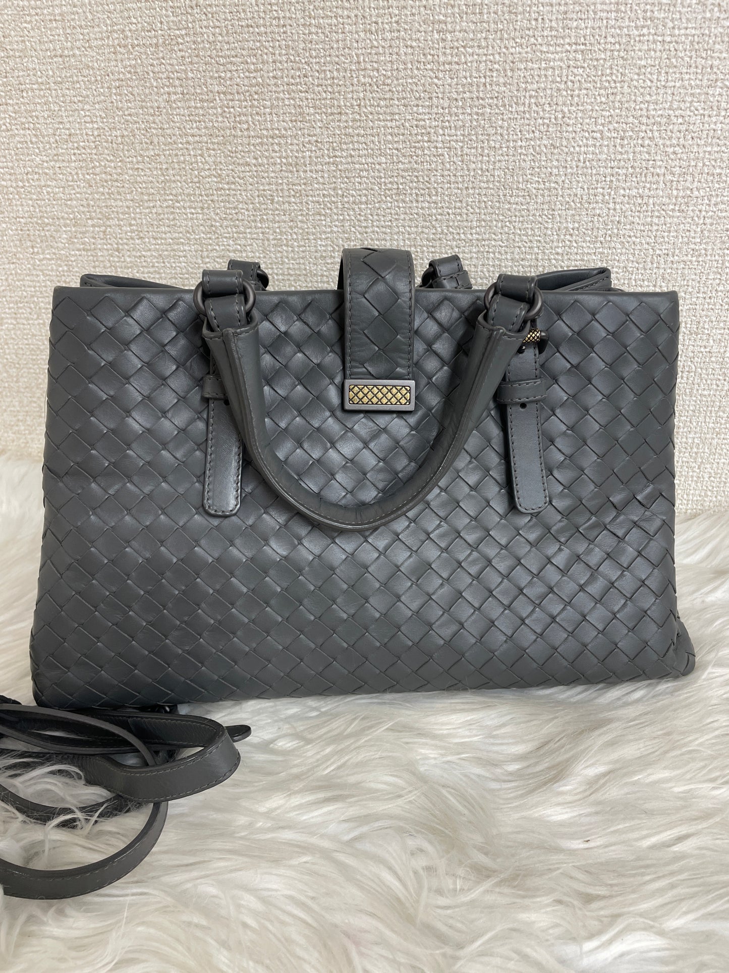 Bottega Veneta Gray Shoulder Bags A-16596