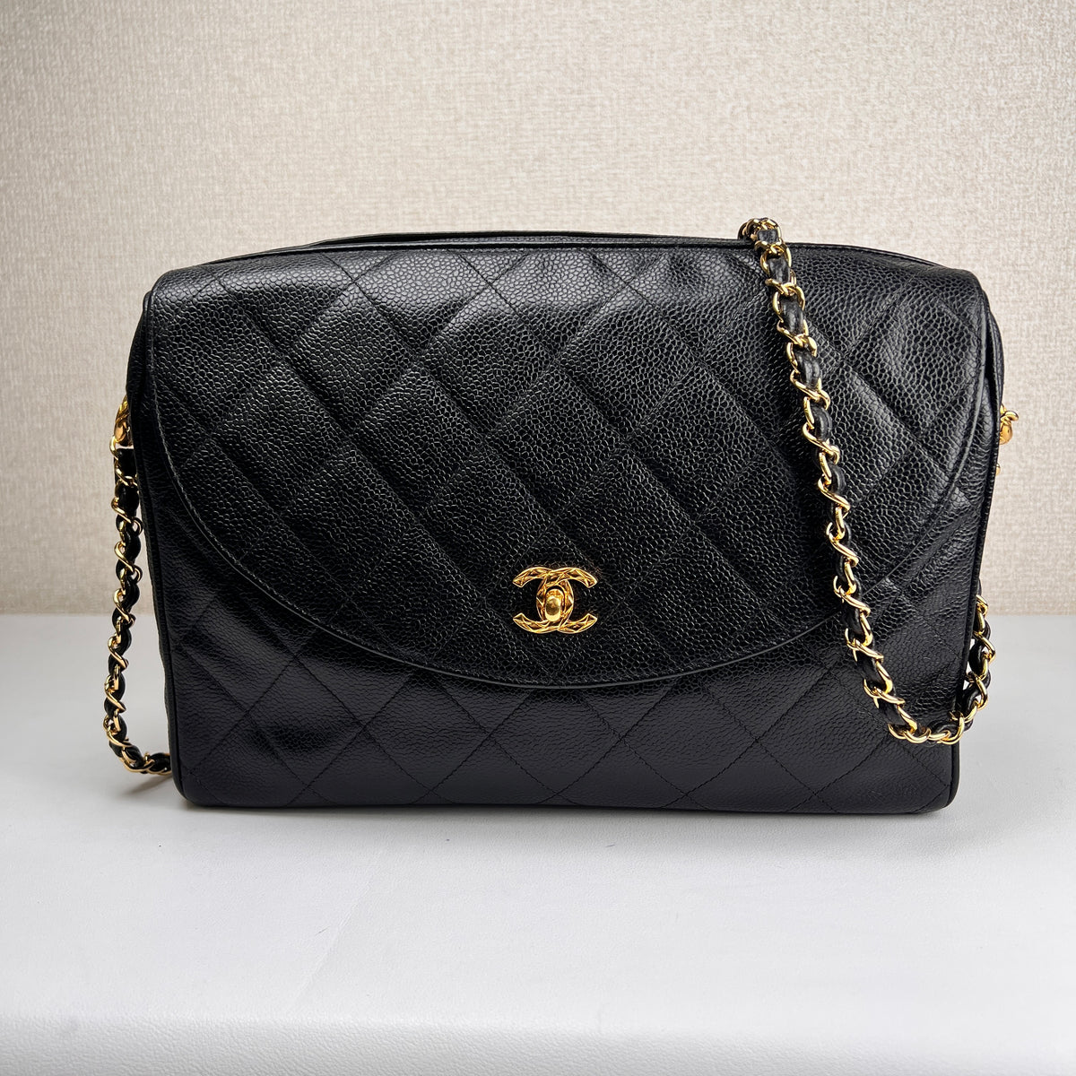 Chanel Black Shoulder Bags A-16603