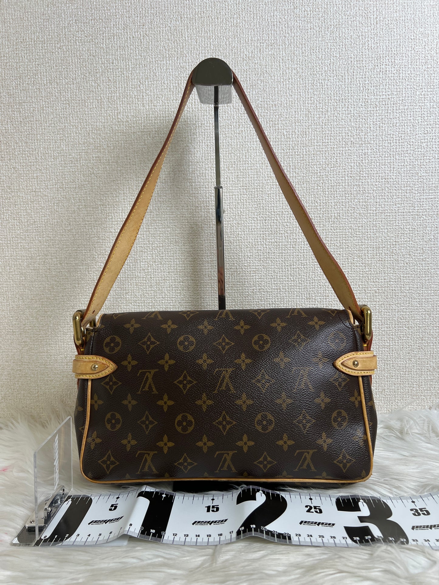 Louis Vuitton Brown Shoulder Bags A-16661