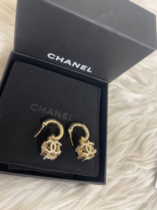 Chanel Gold Earrings A-16678