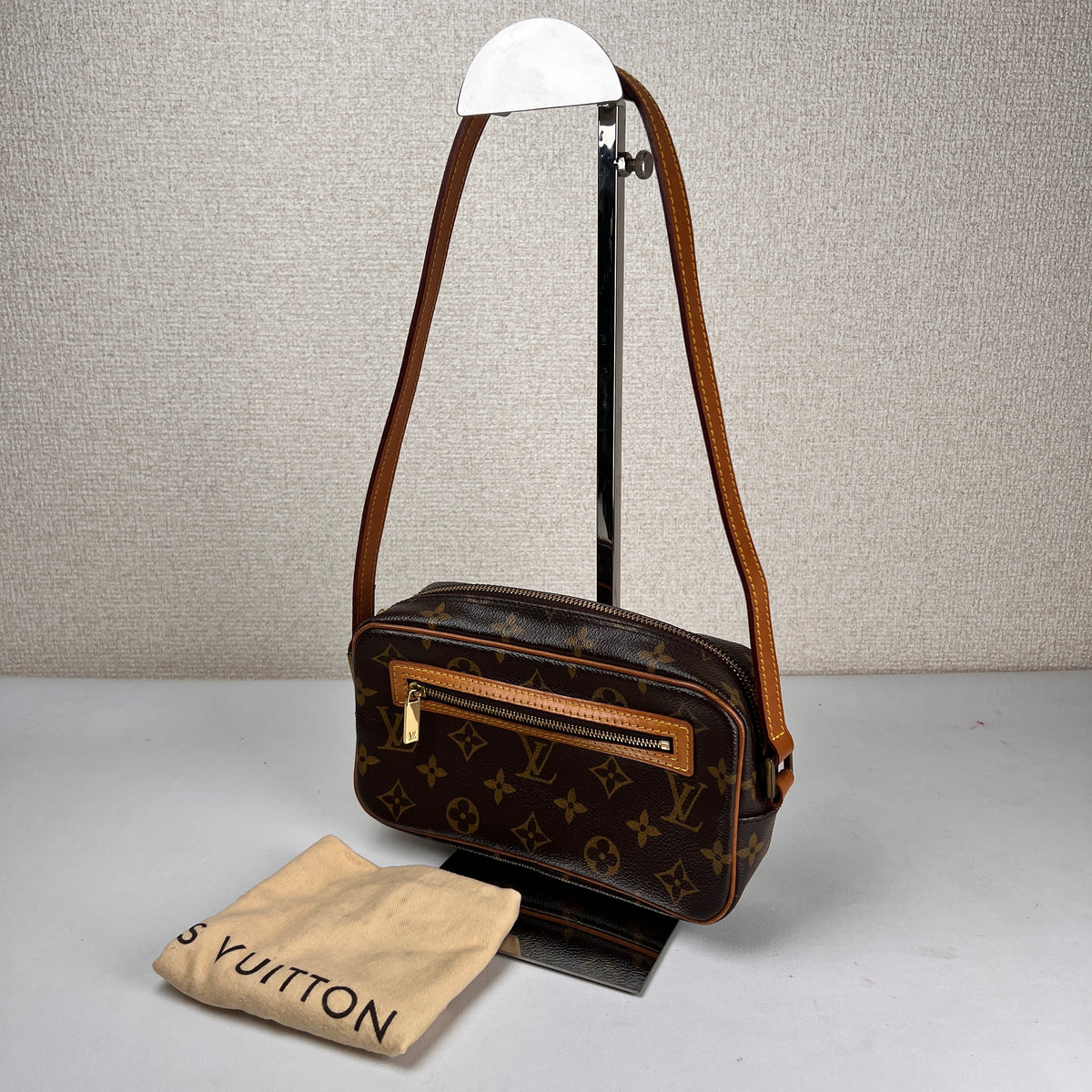 Louis Vuitton Brown Handle Bags A-16787