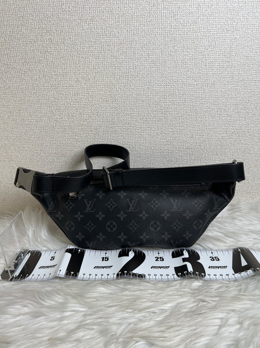 Louis Vuitton Black Shoulder Bags A-16828