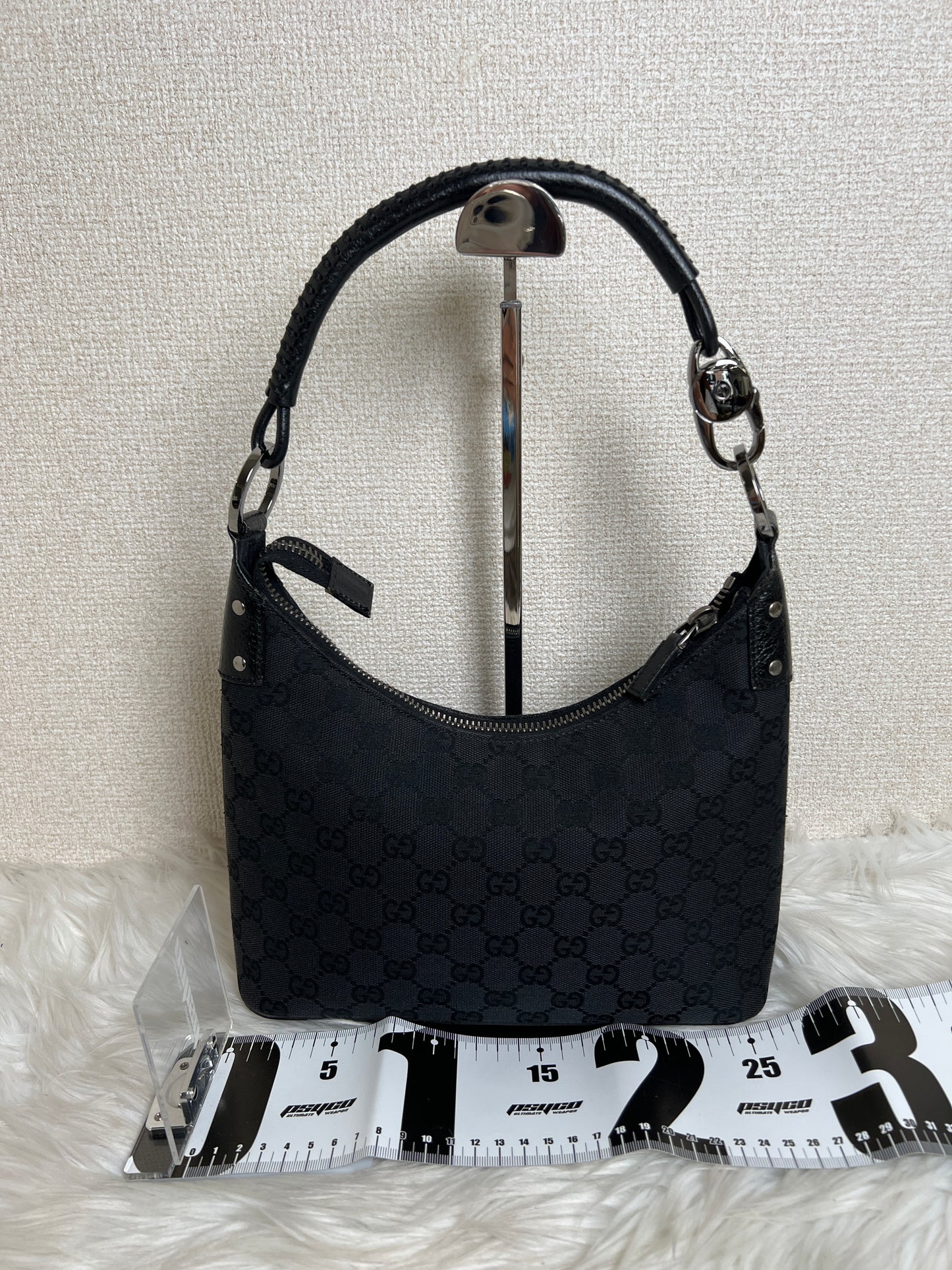Gucci Black Shoulder Bags A-16834