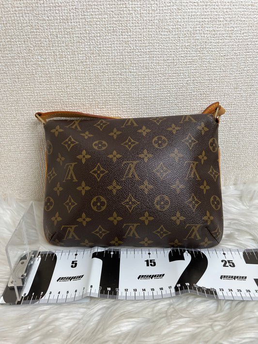 Louis Vuitton Brown Shoulder Bags A-16839