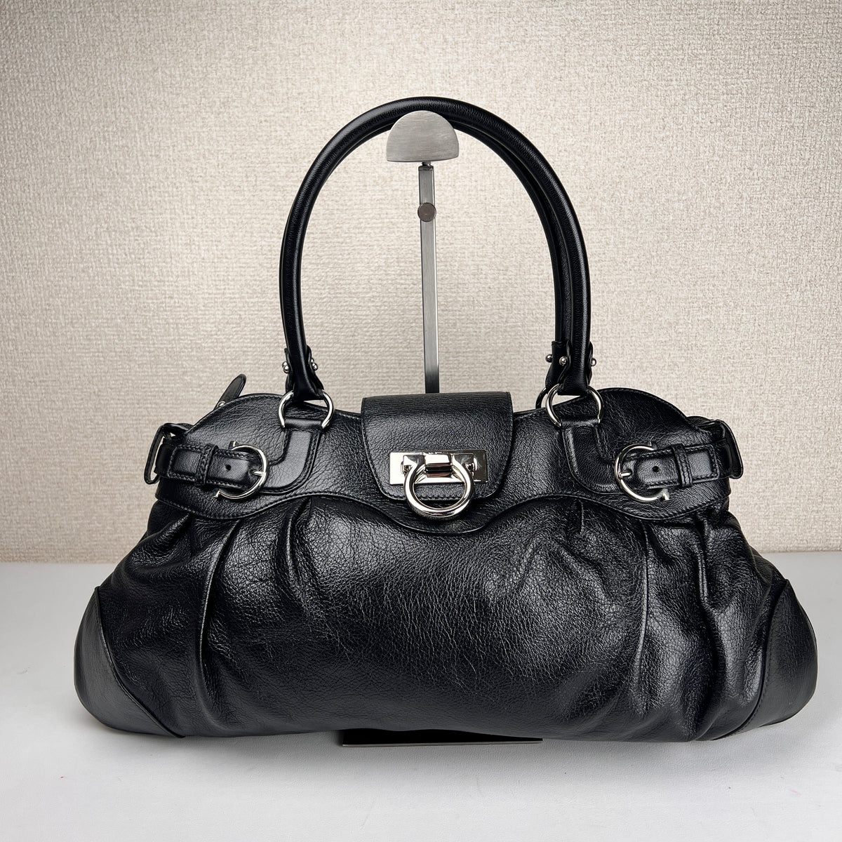 Ferragamo Black Handle Bags A-16918