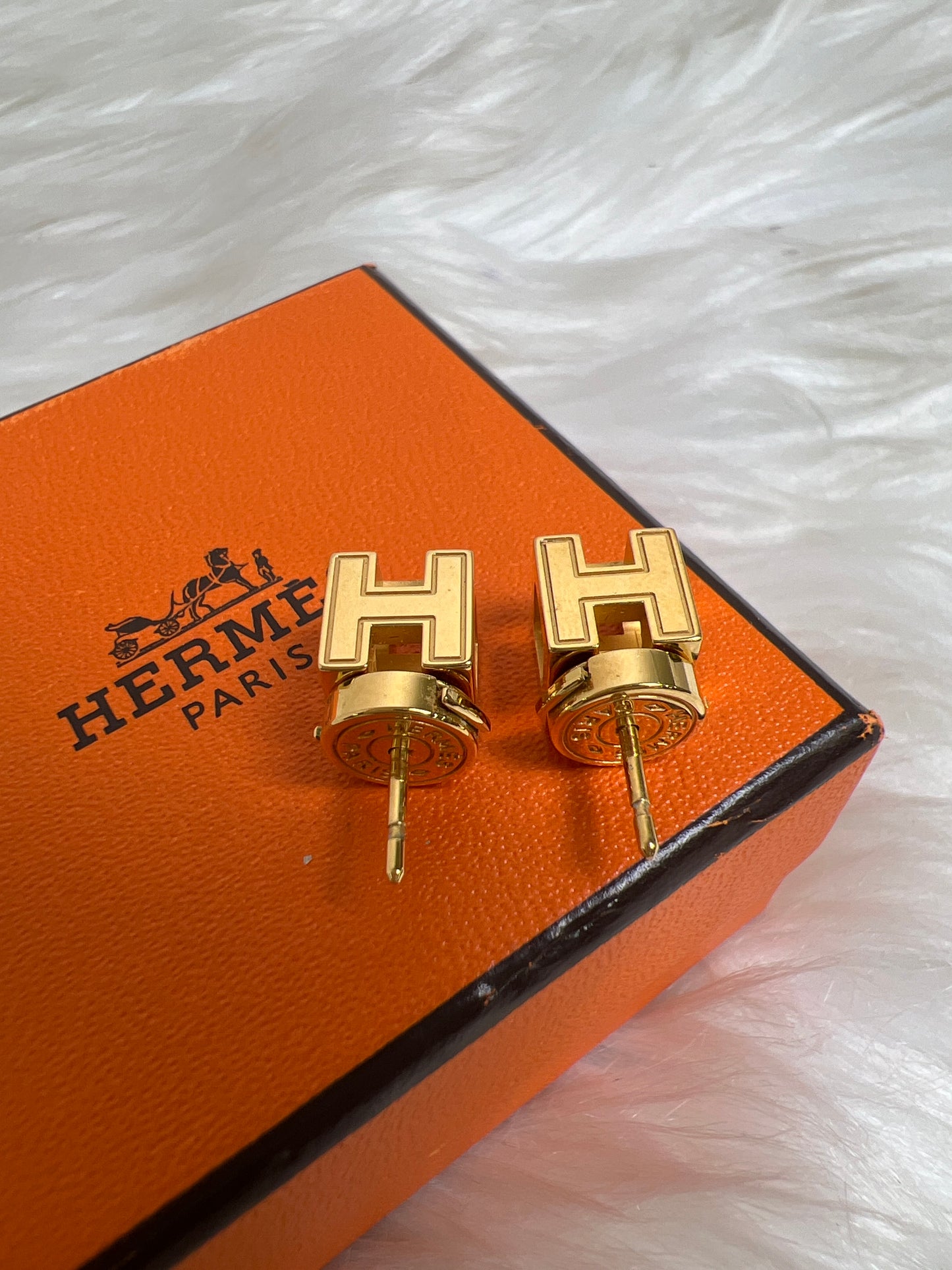 Hermes Beige Earrings A-16950