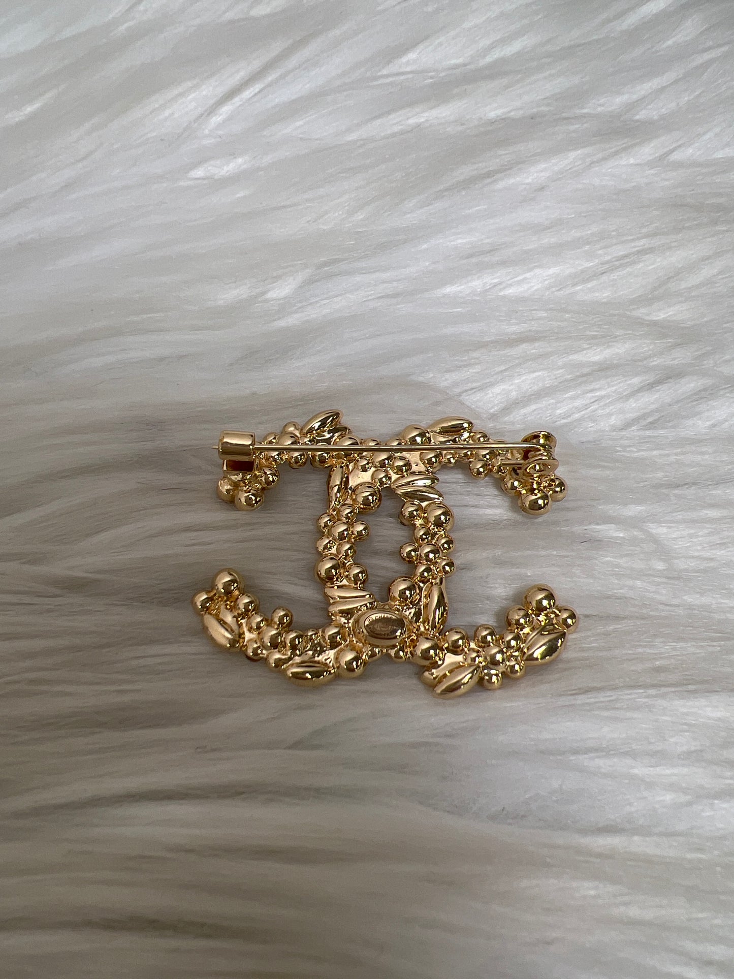 Chanel Gold Brooches A-17008