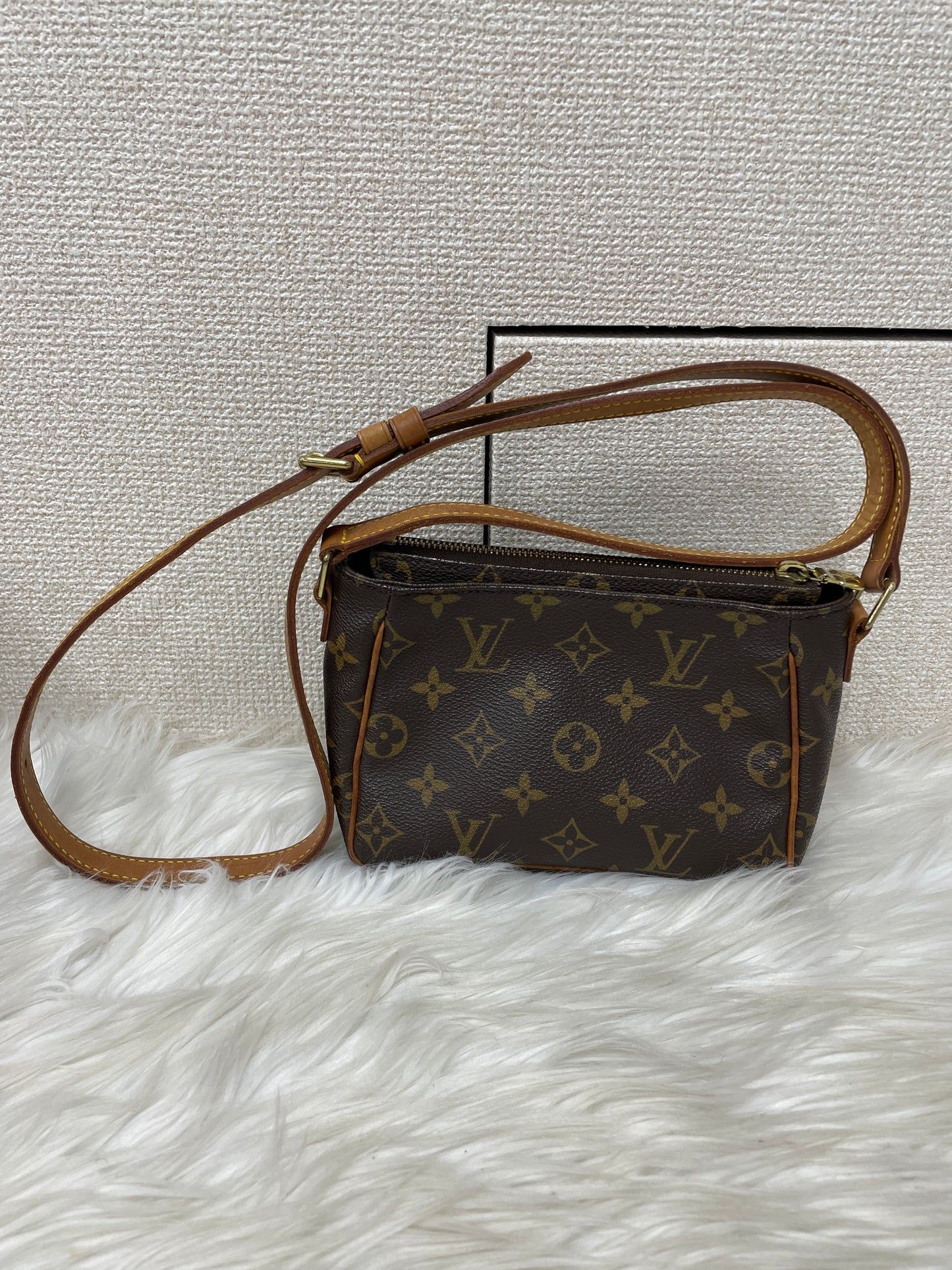 Louis Vuitton Shoulder Bags A-17173