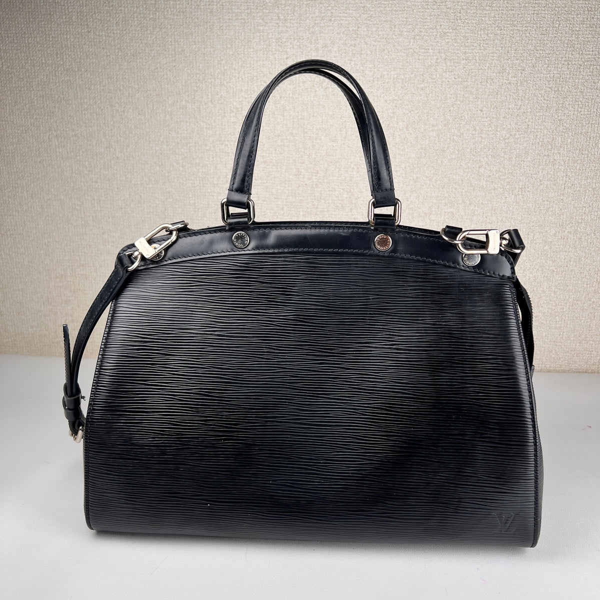 Louis Vuitton Black Shoulder Bags A-17308