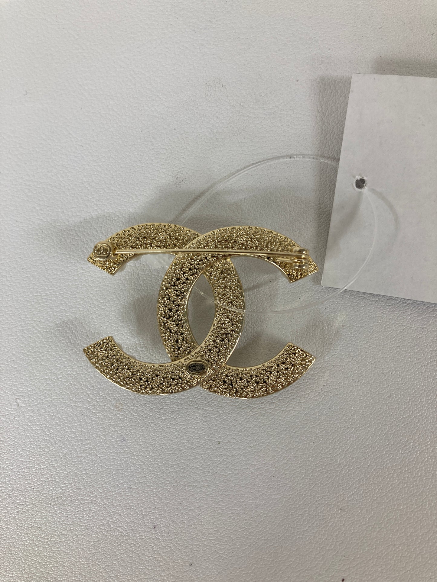 Chanel Gold Brooches A-17377