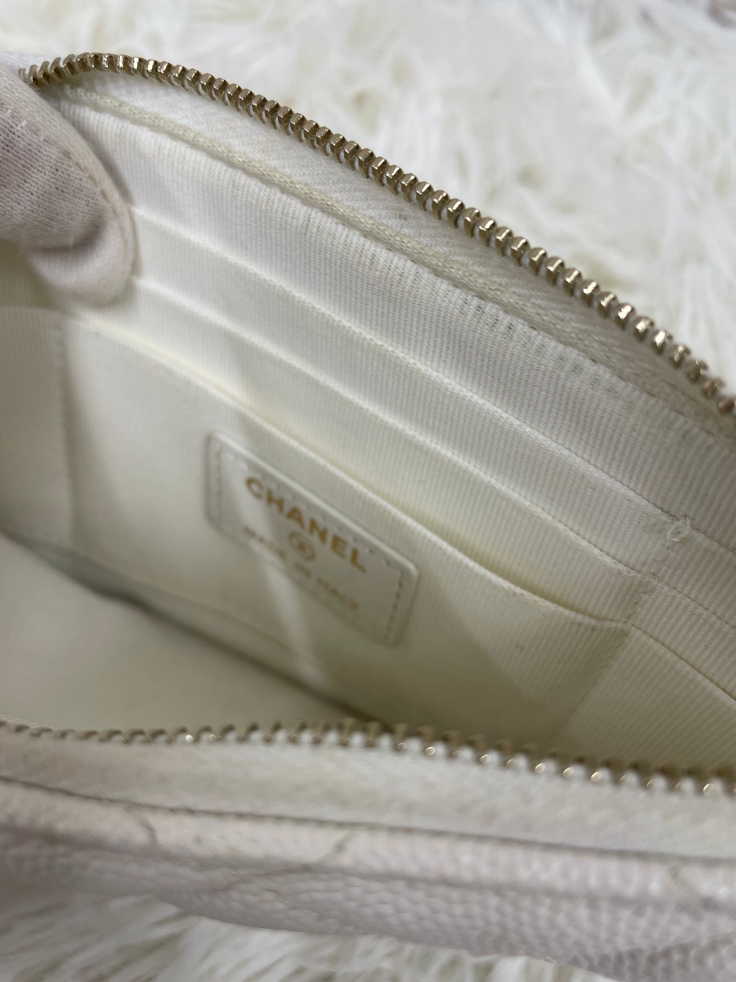 Chanel White Wallets A-17425