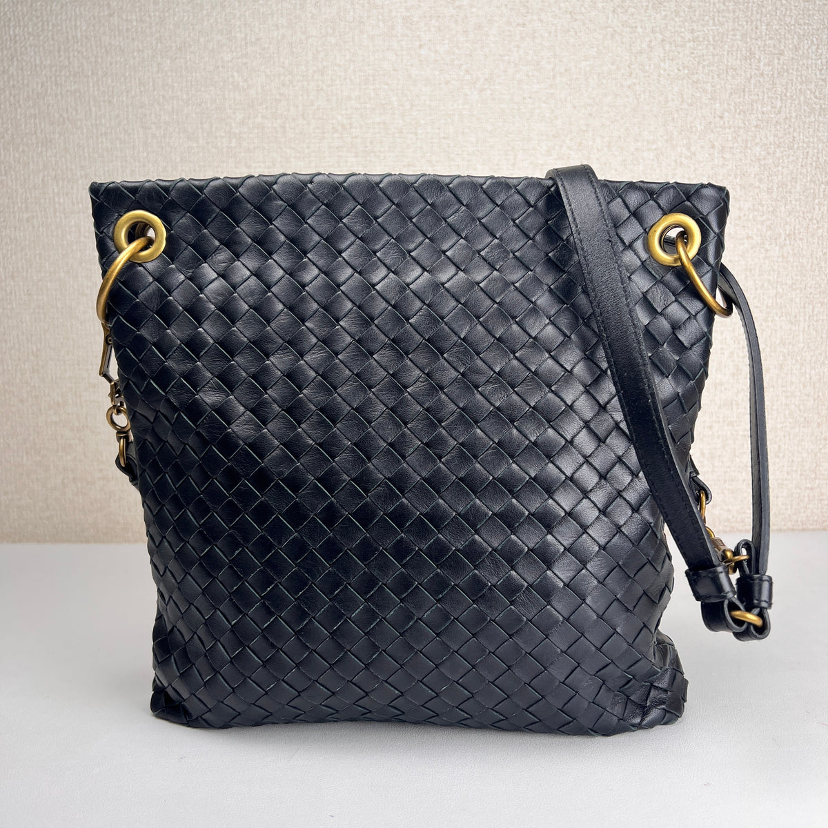 Bottega Veneta Black Shoulder Bags A-17437