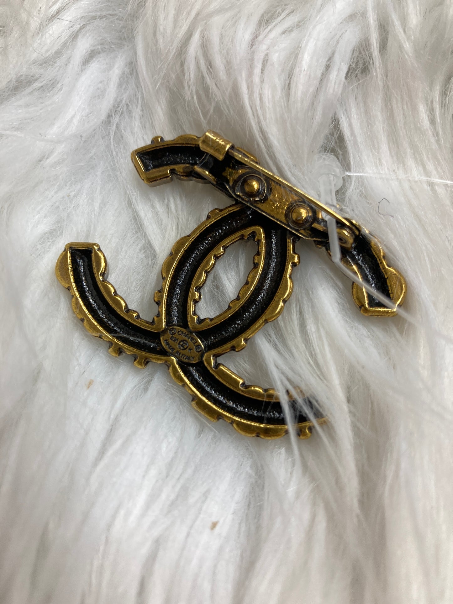 Chanel Gold Brooches A-17468